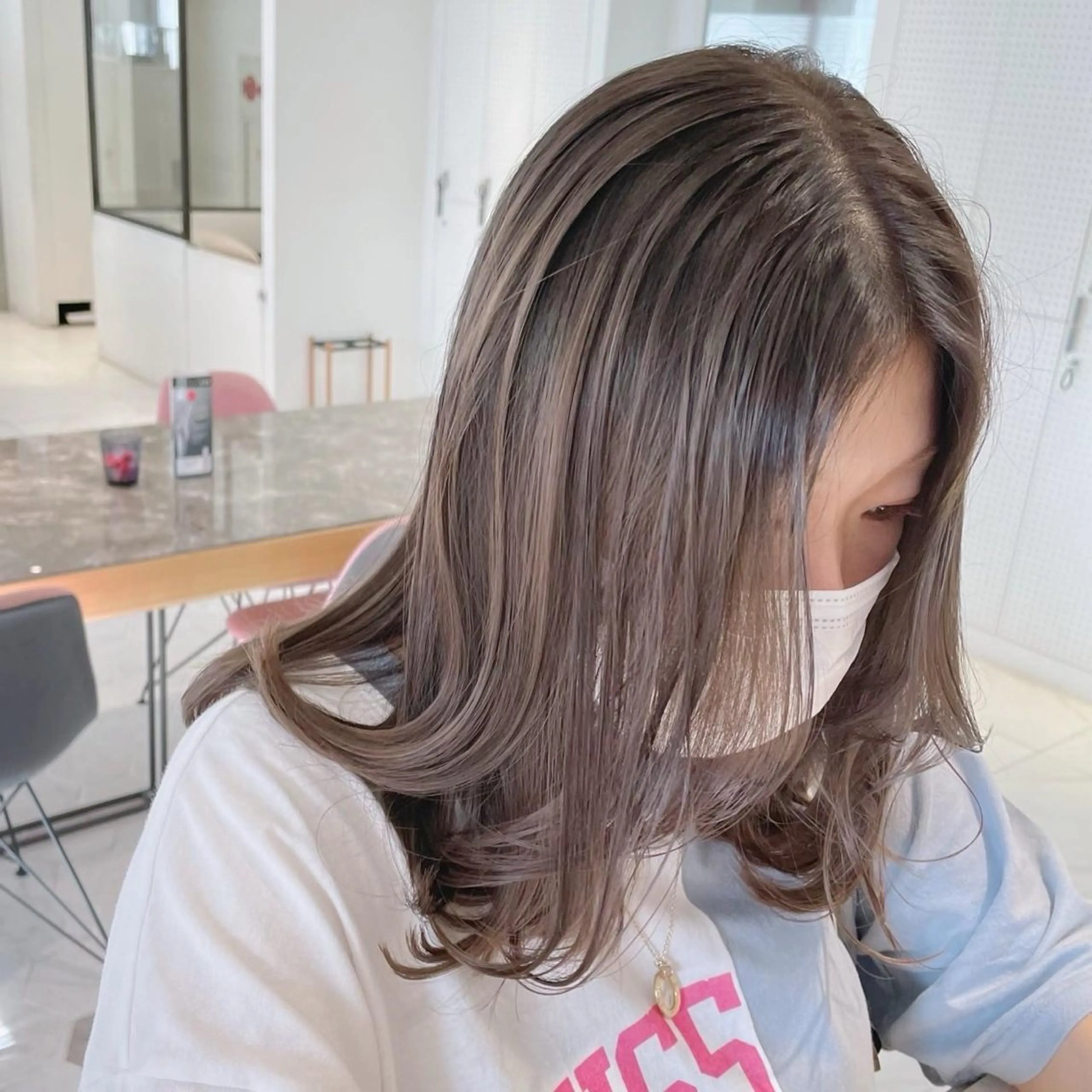 セミロング 艶カラー/レイヤー 🦋AKARI🦋のヘアスタイル