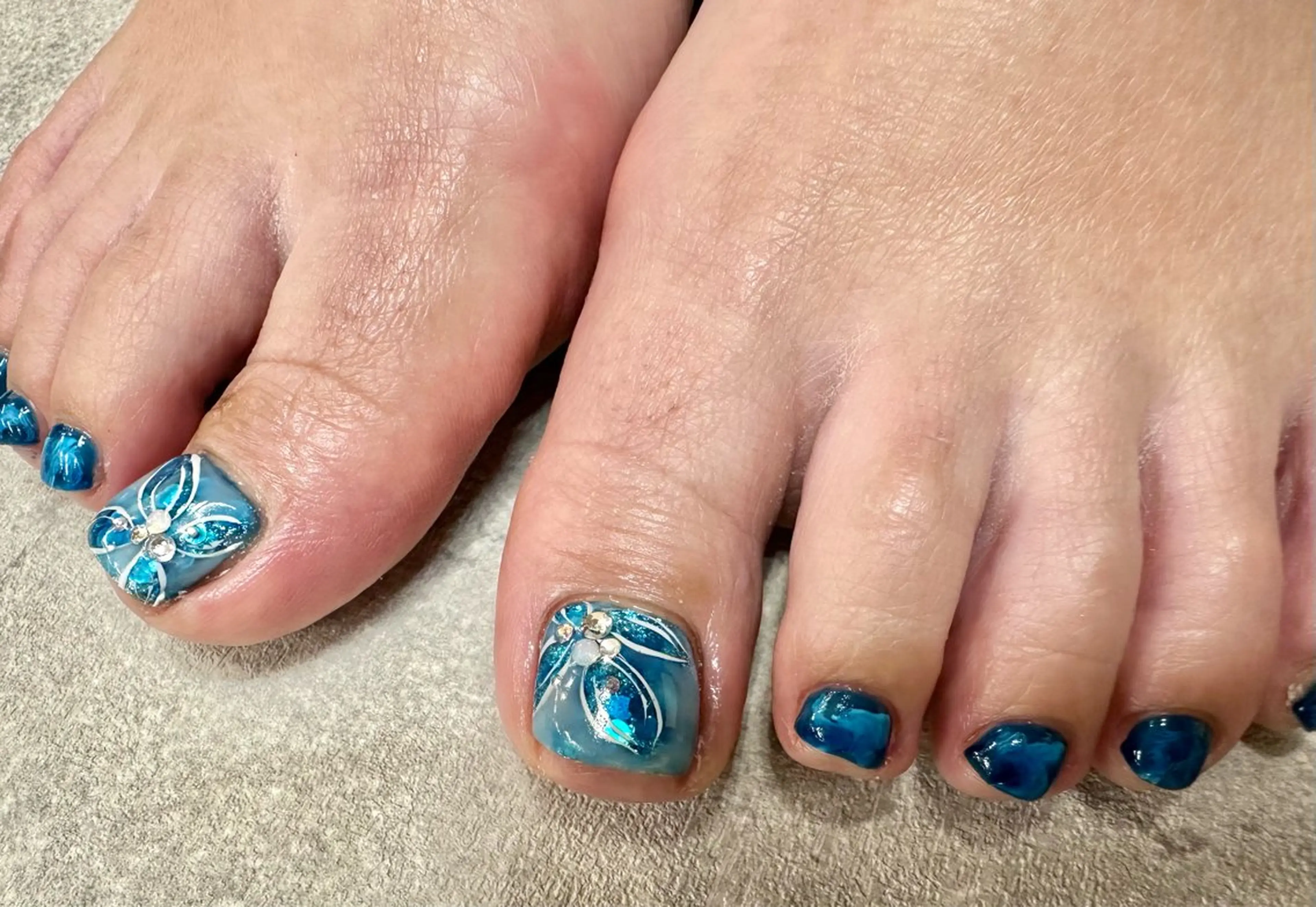 ネイル フットネイル 高多 瑠美のネイルデザイン