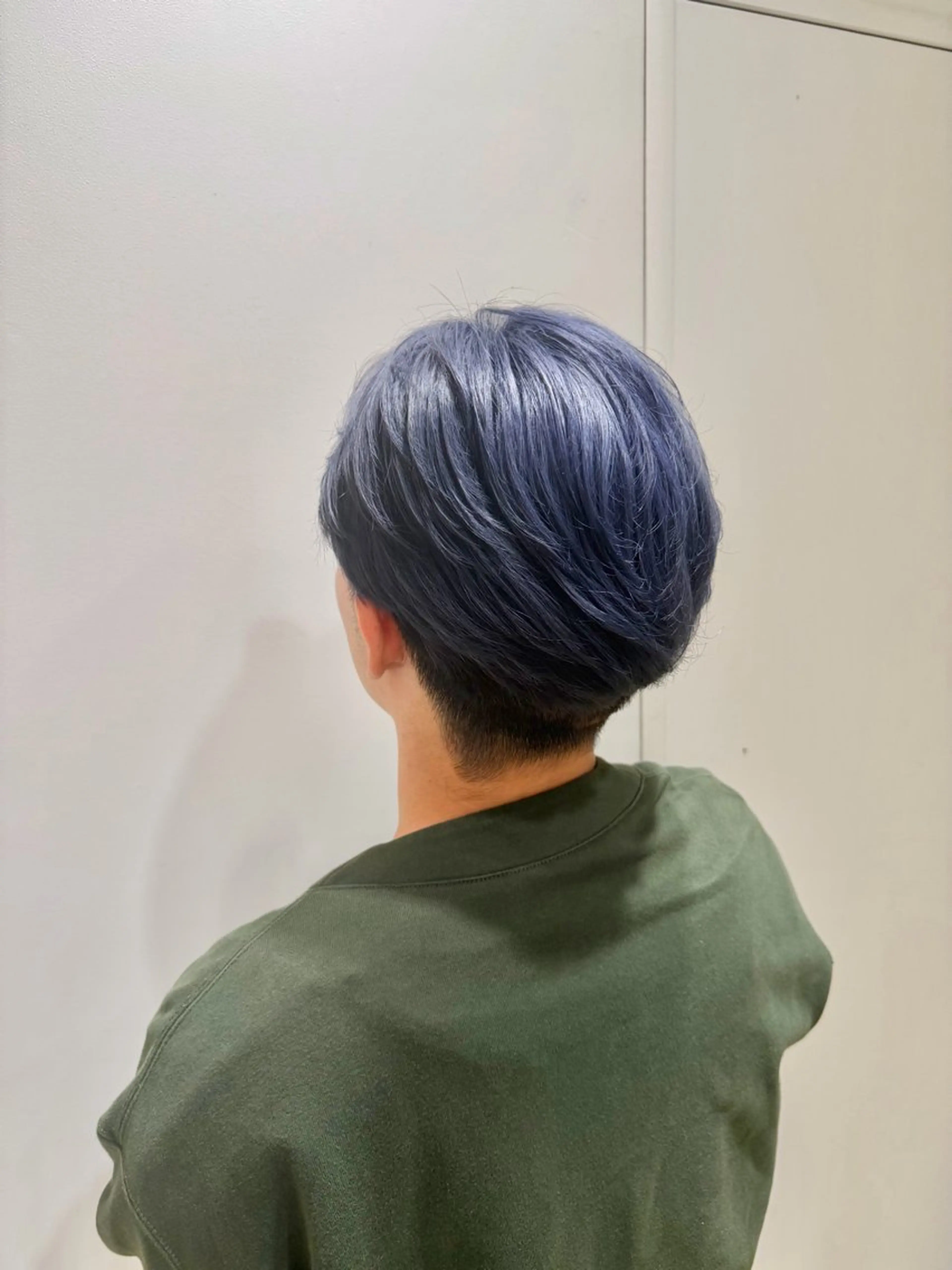 ショート カラー メンズ アッシュ ブルーカラー ブルーアッシュ カット ヘアカラー トリートメント 新宿/吉松 大輝のヘアスタイル
