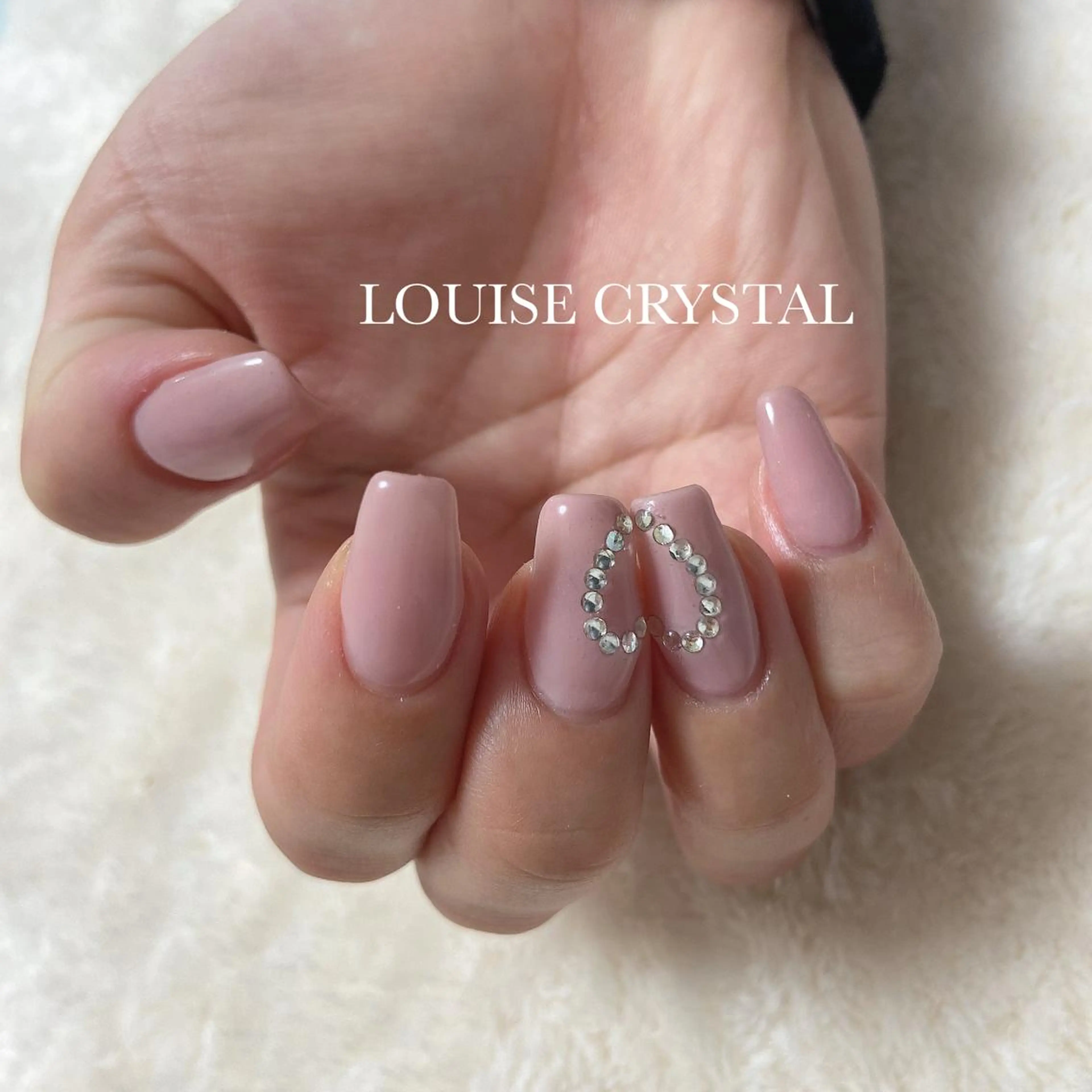 ネイル LOUISE CRYSTALのネイルデザイン