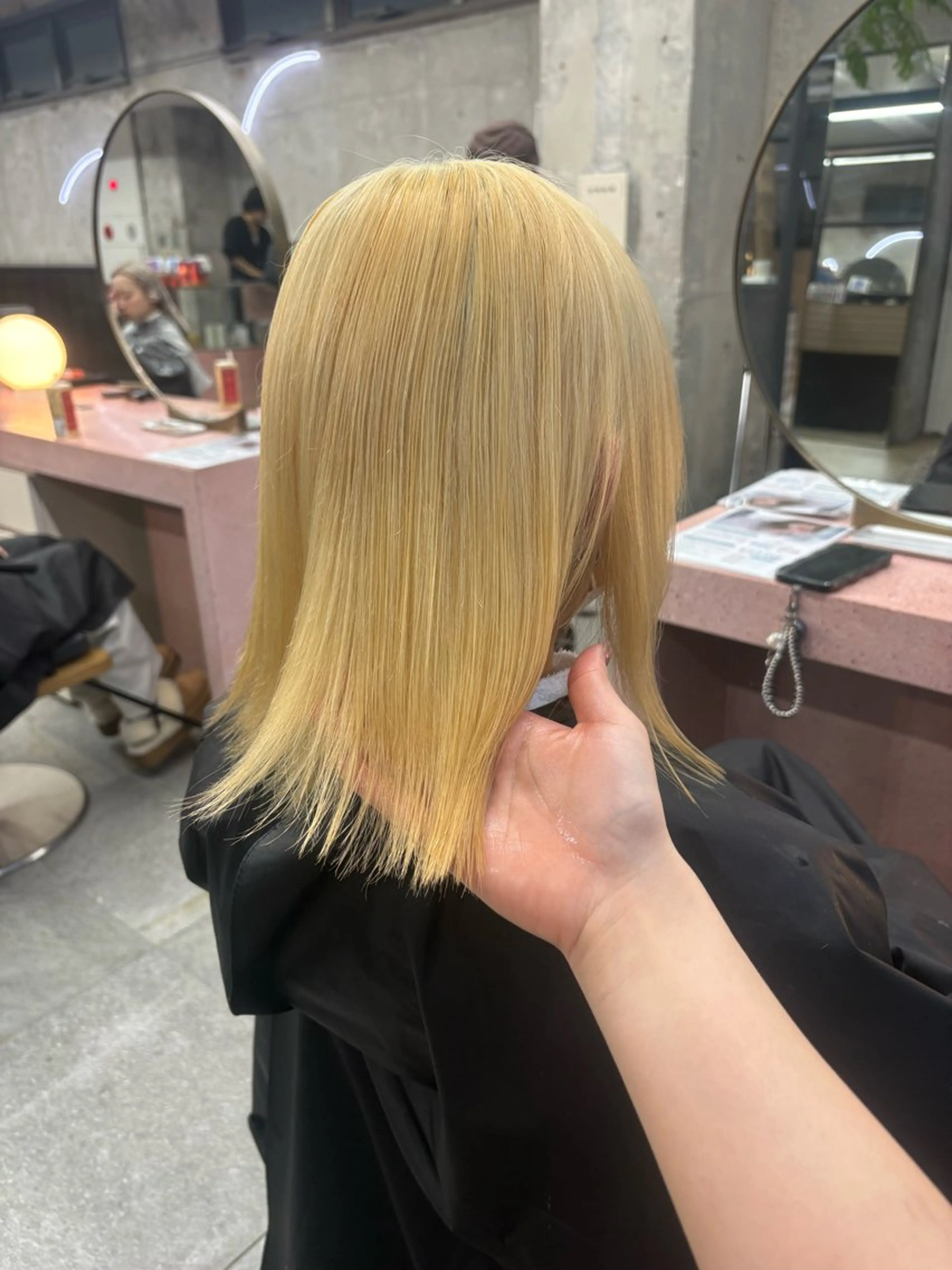 ミディアム カット ヘアカラー トリートメント 鈴木瑛里／ブロンド ベージュ／男女のヘアスタイル