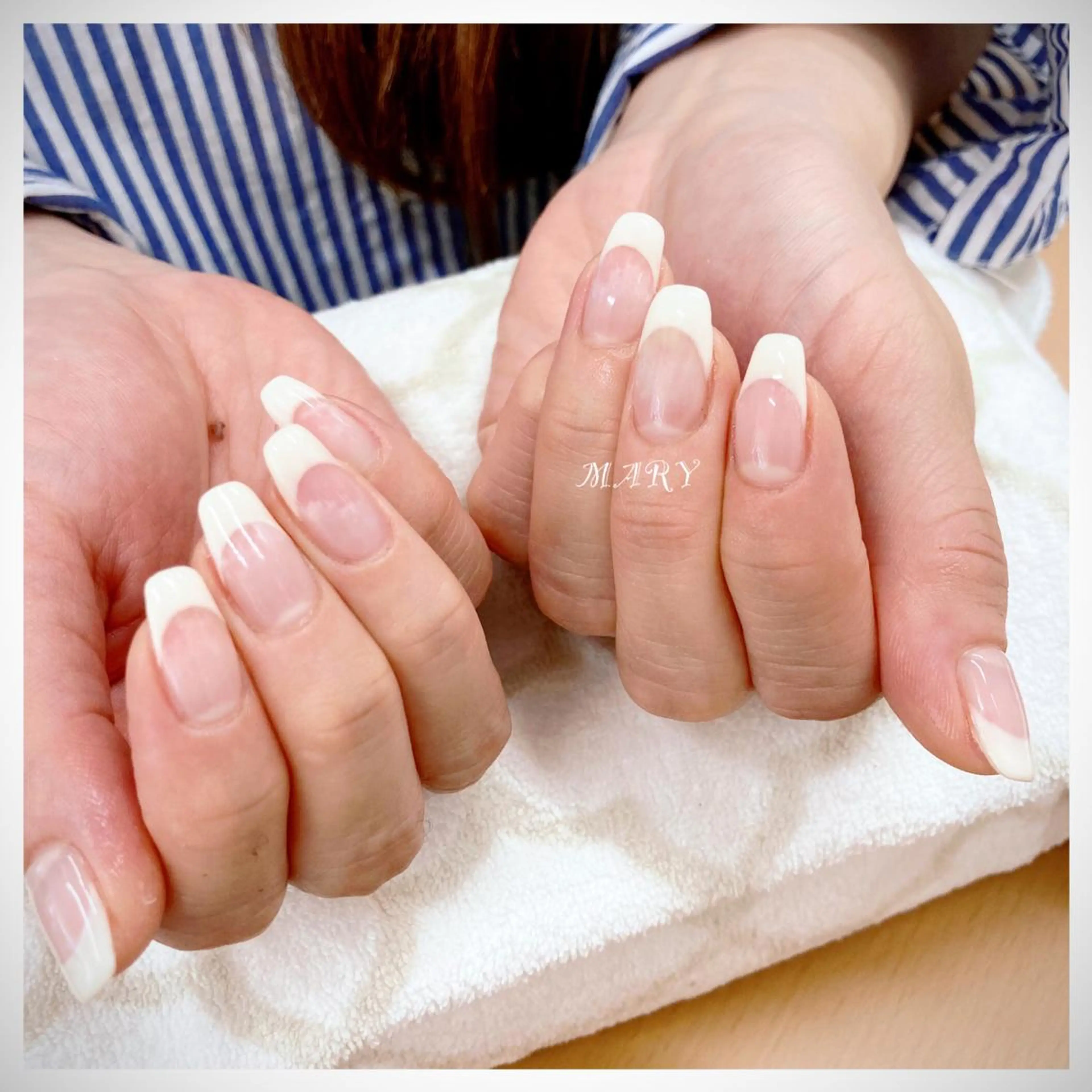 ネイル フレンチネイル ニュアンスネイル オフィスネイル シンプルネイル ホワイト ハンドネイル Mary nail所属・Mary nail .narumiのネイルデザイン