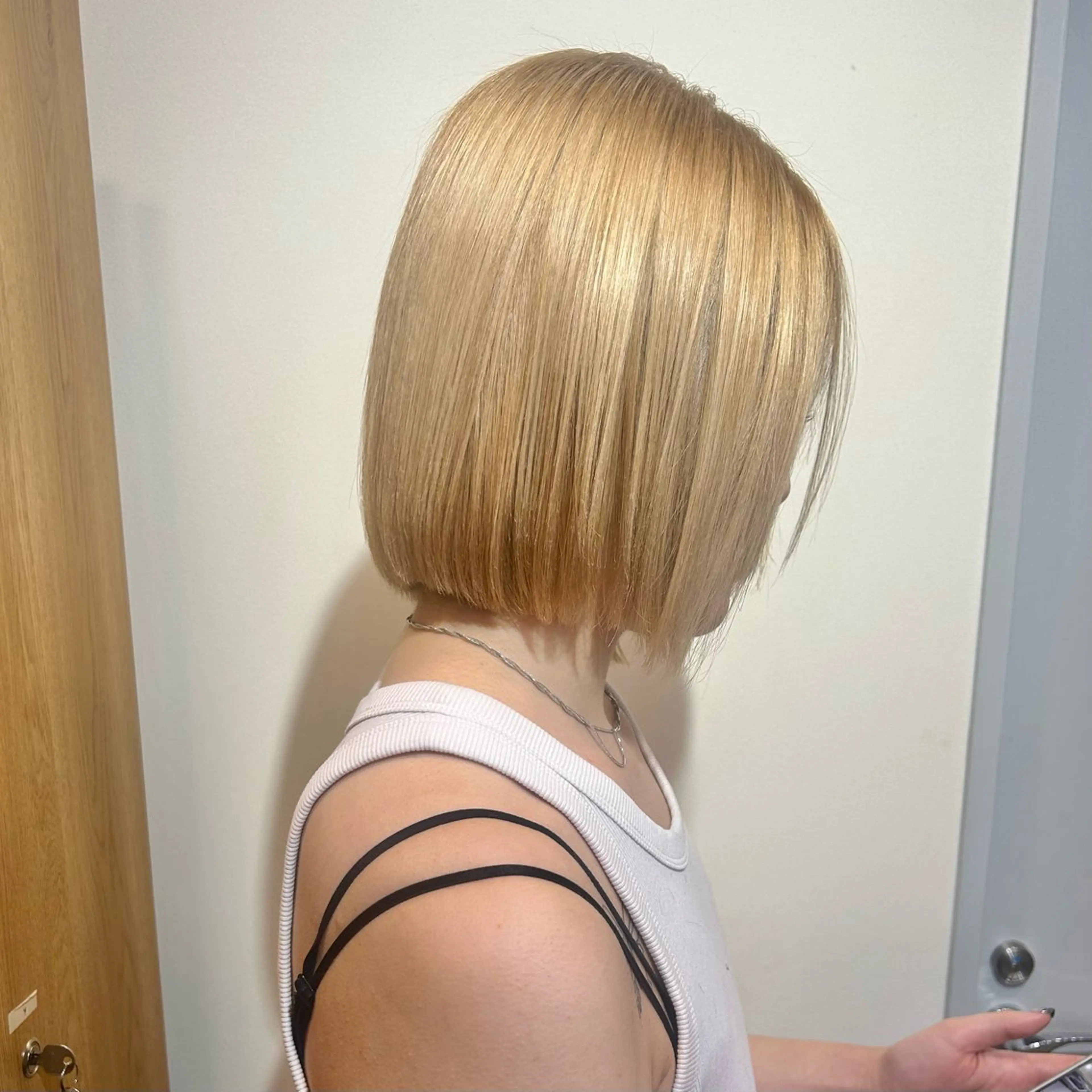 ショート ボブ くびれヘア 顔周りカット 韓国風ヘア レイヤーカット ブリーチなしベージュ /ヘアセット/ミユのヘアスタイル