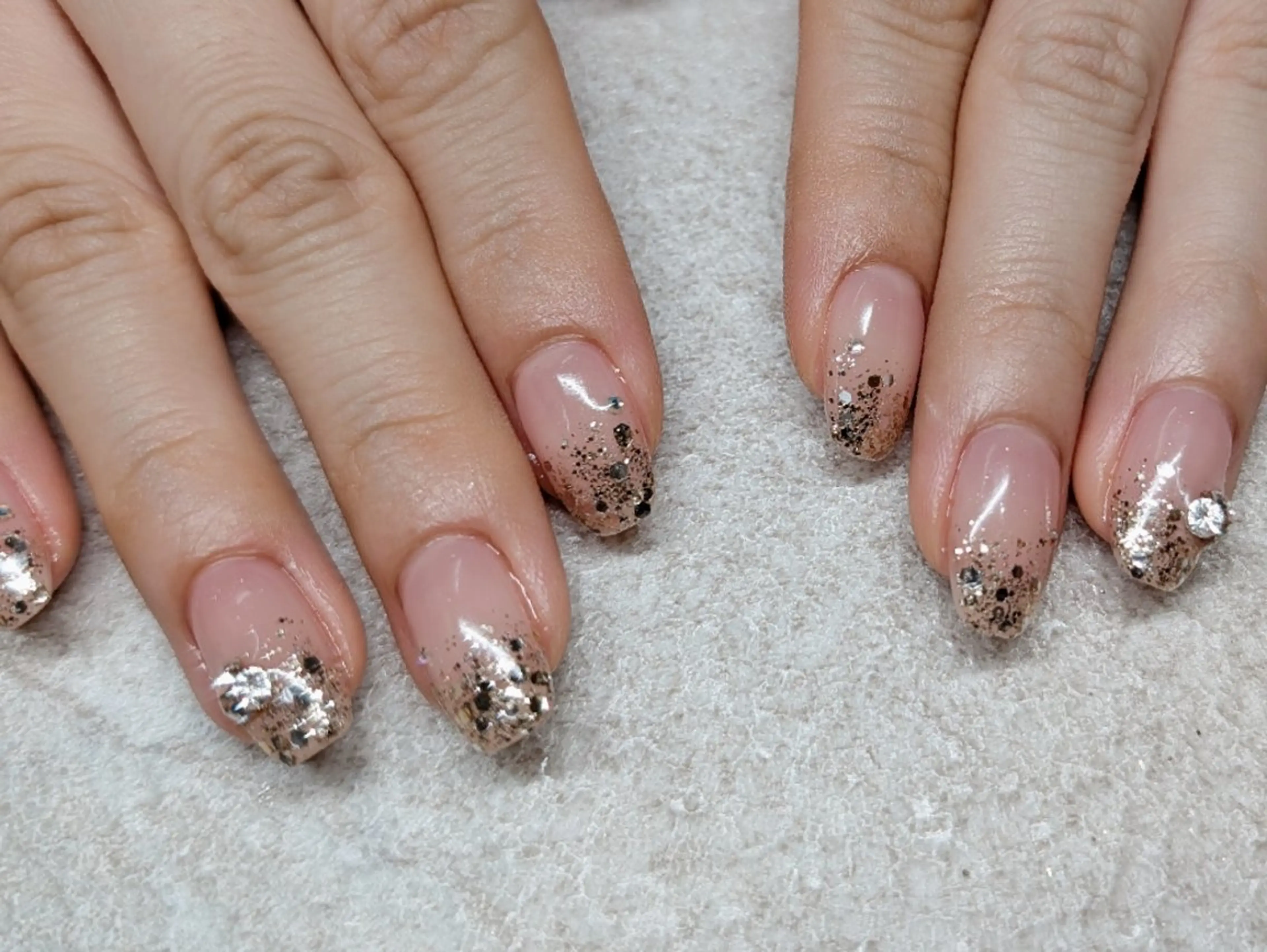 ネイル キラキラネイル 冬ネイル クリスマス FIKA 折戸のネイルデザイン