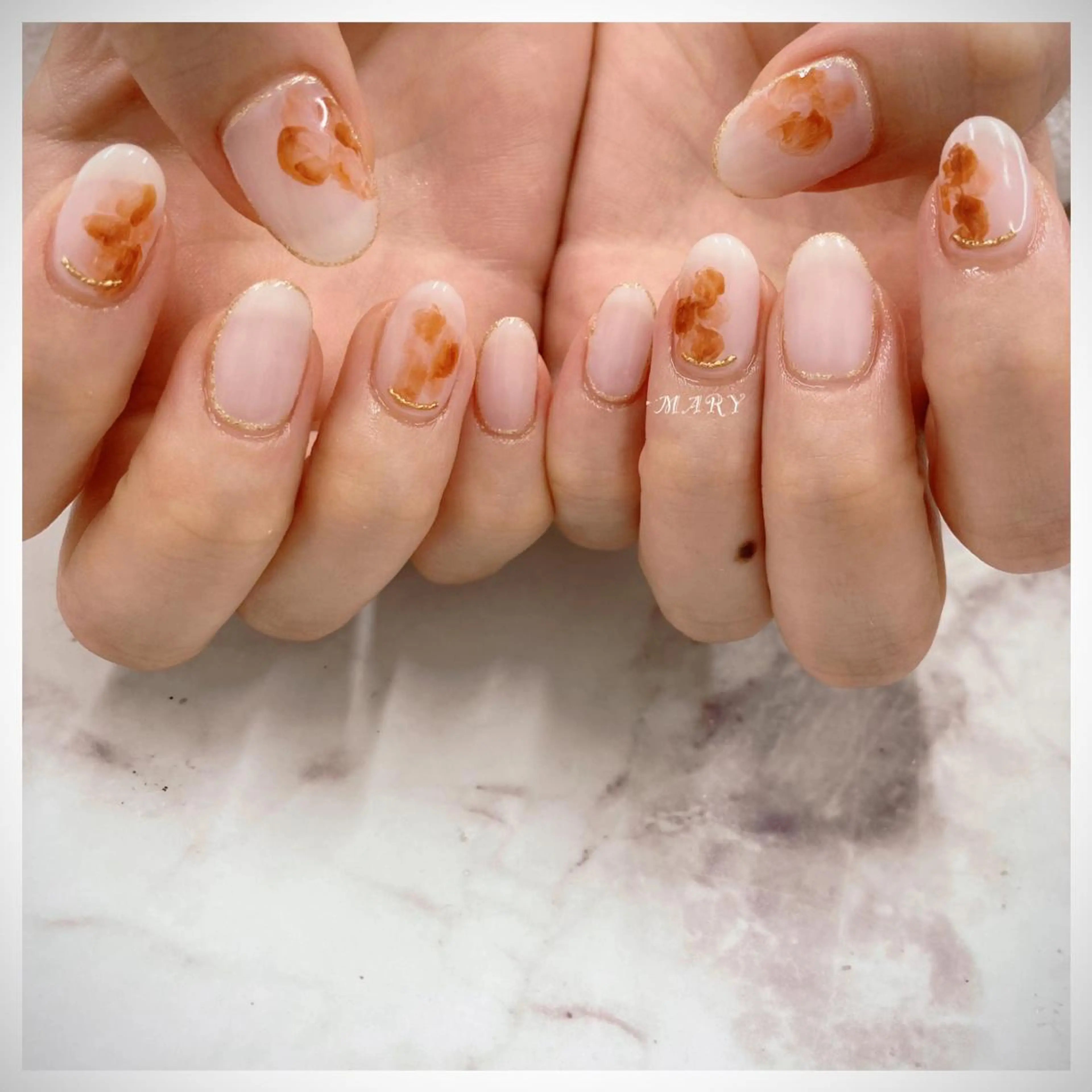 ネイル ニュアンスネイル ワンカラーネイル オレンジ ホワイト ハンドネイル Mary nail .narumiのネイルデザイン