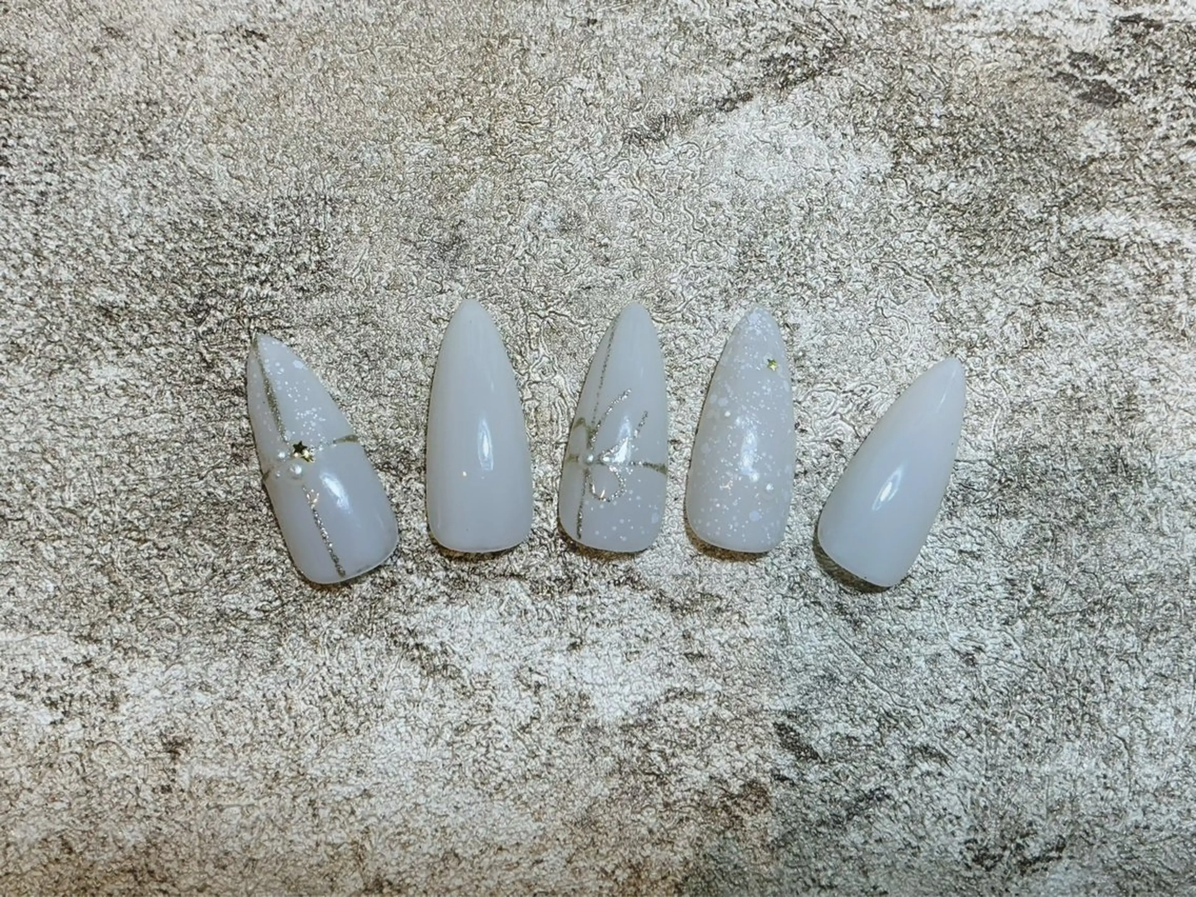 ネイル オーロラネイル 長さ出し フレンチネイル ジェルネイル ガラスフレンチ Rela・S NAILのネイルデザイン