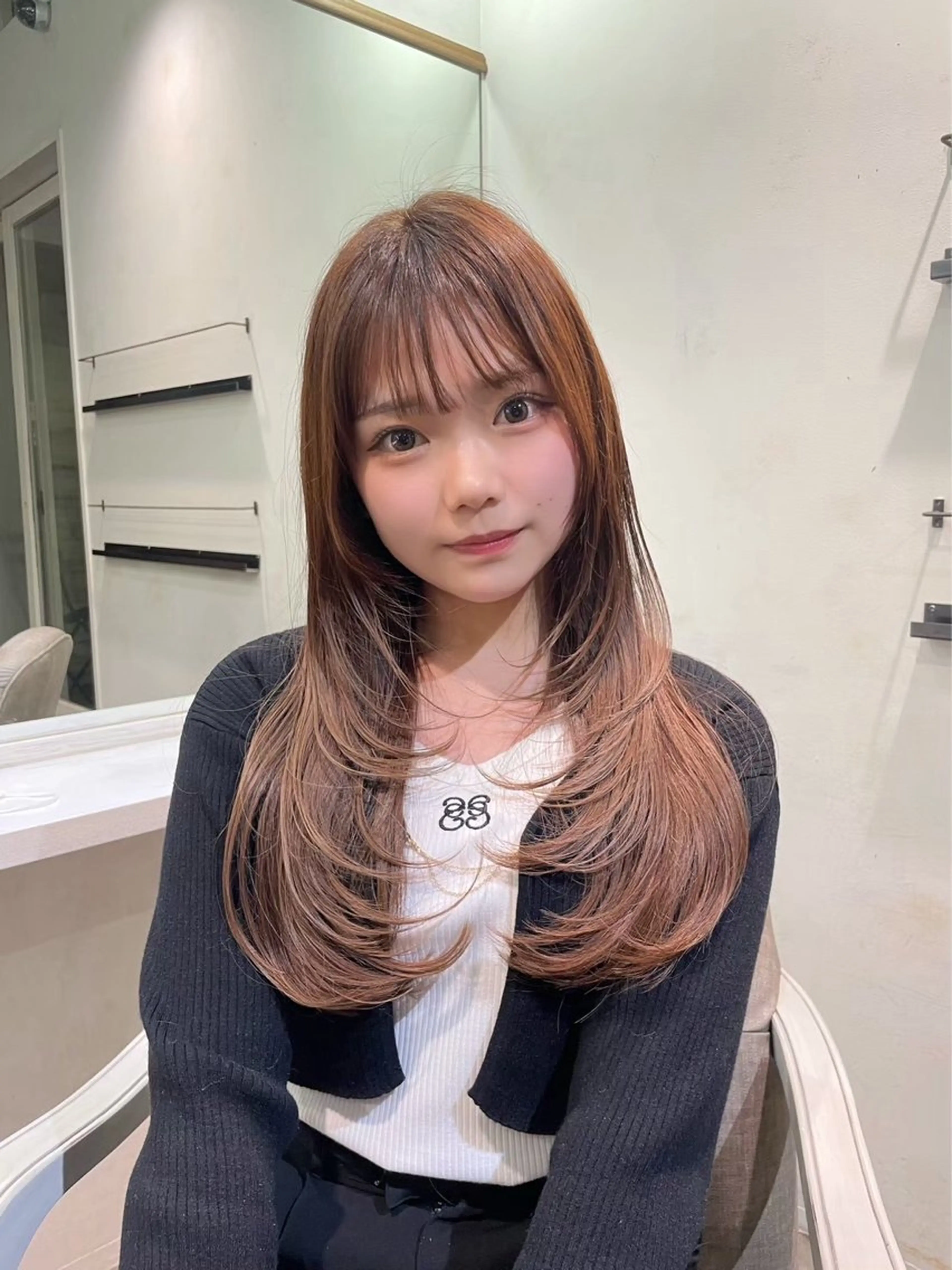 ロング カラー ベージュカラー ブリーチ ダブルカラー 顔周りカット 髪質改善 カット ヘアカラー トリートメント レイヤーカット/ 髪質改善/透カラーのヘアスタイル