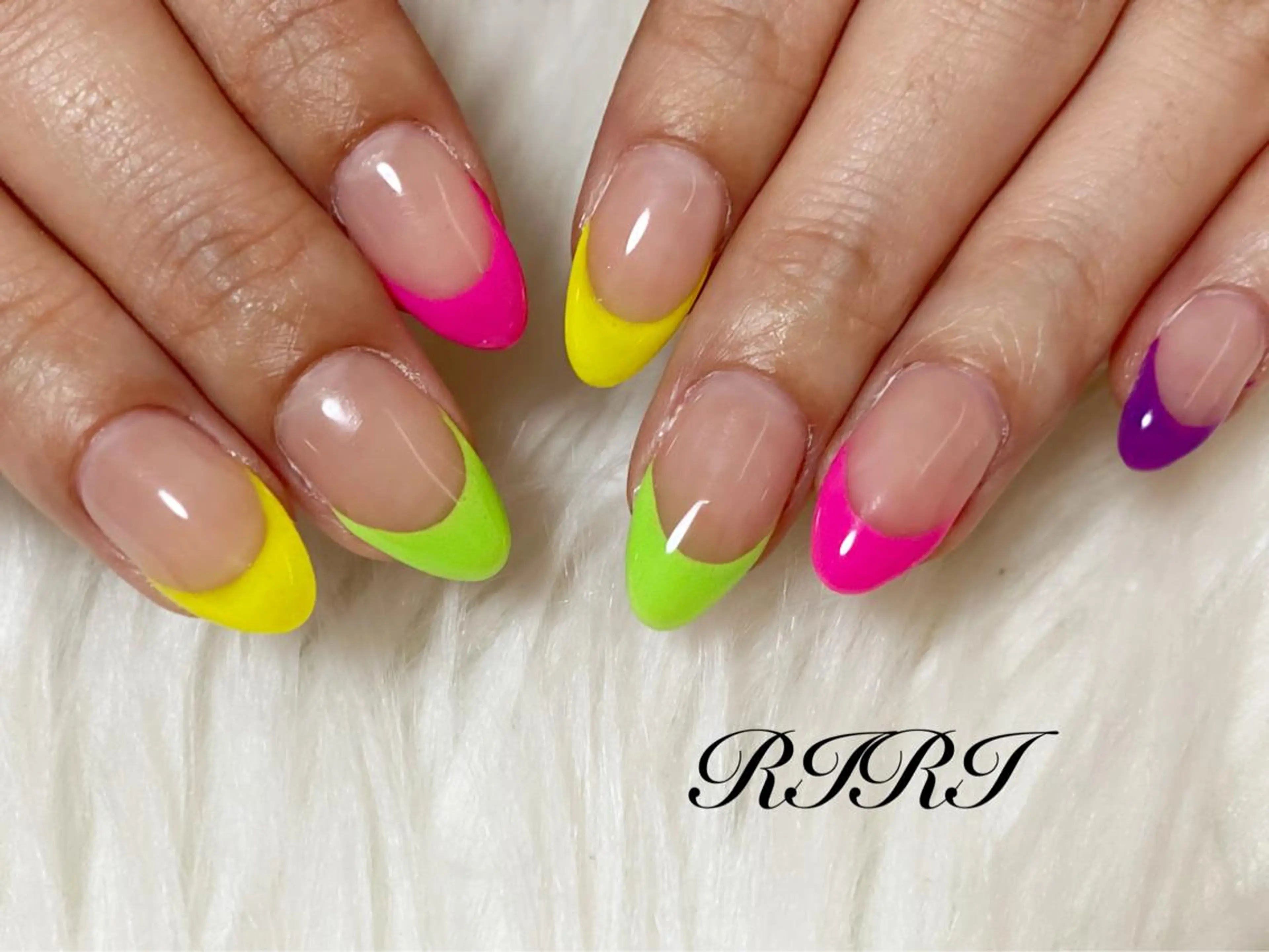 ネイル フレンチネイル ジェルネイル キラキラネイル 韓国ネイル ショートネイル ハンドネイル riri オーナーのネイルデザイン