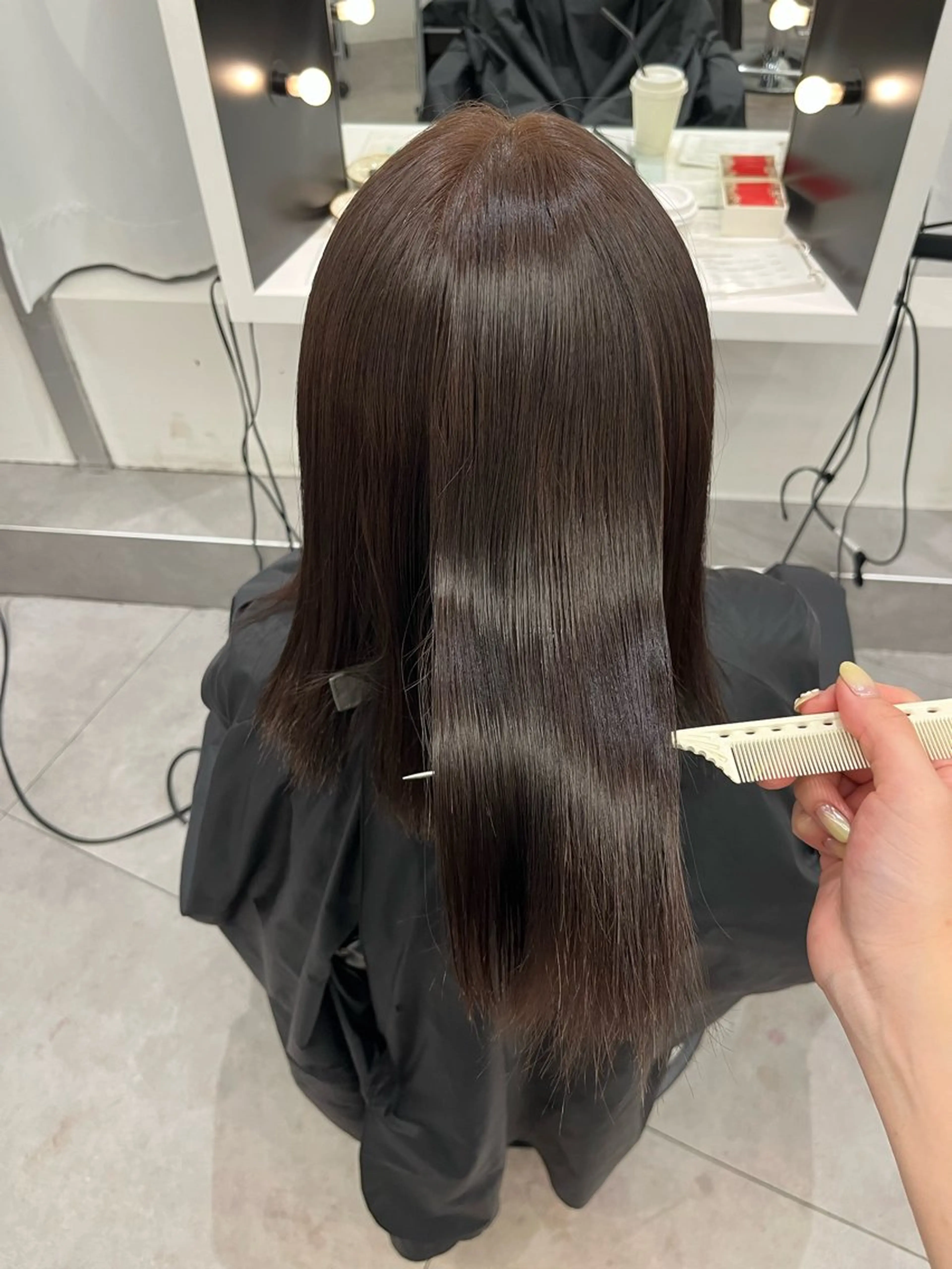 セミロング HONOKA/ ハイトーン艶カラーのヘアスタイル