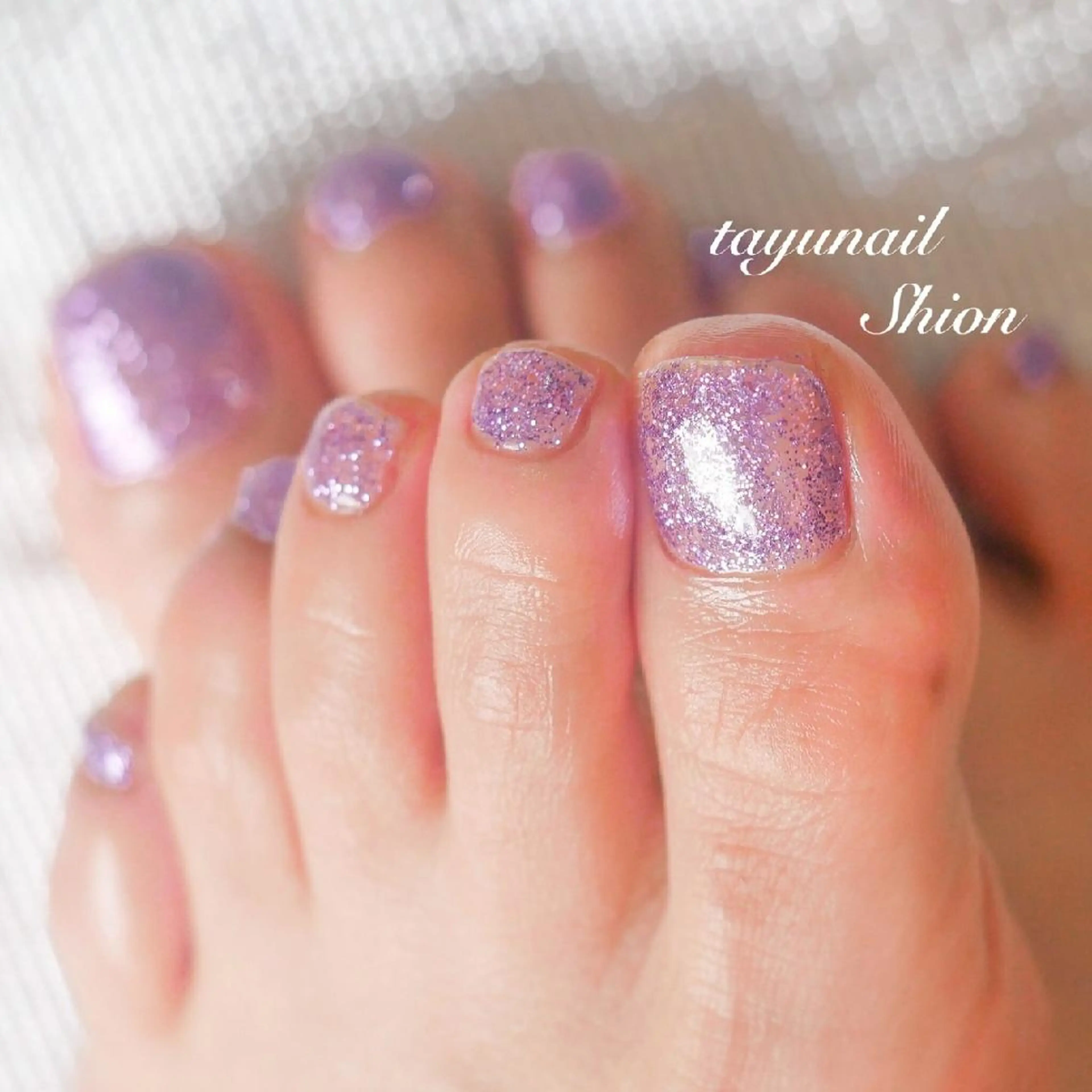 ネイル ブルー フットネイル ジェルネイル キラキラネイル ラメ(グリッター) ネイルサロン 【たゆnail】のネイルデザイン