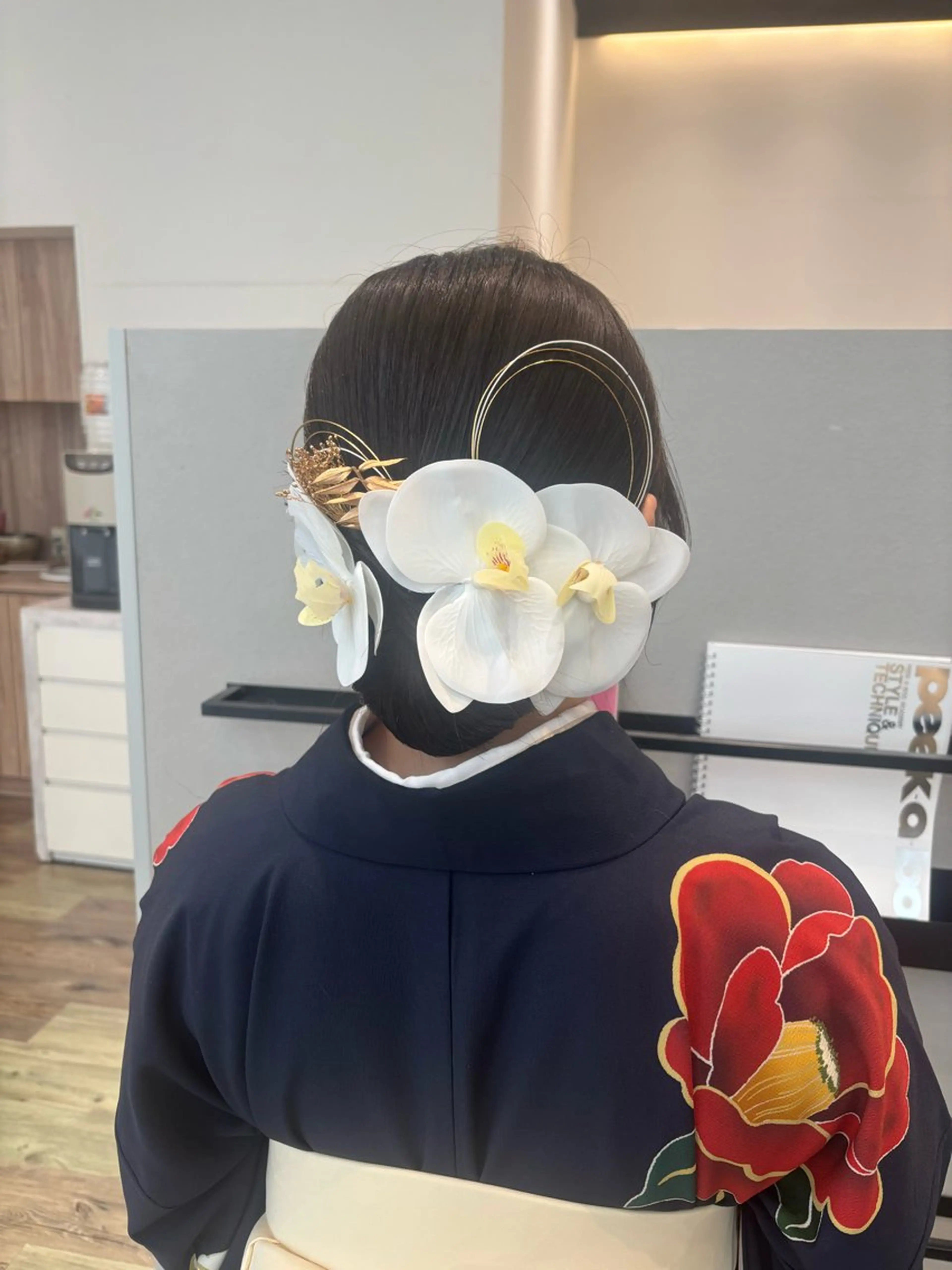 セミロング ヘアアレンジ 卒業式のヘアスタイル ヘアセット 透明感カラー/ レイヤーkotonoのヘアスタイル