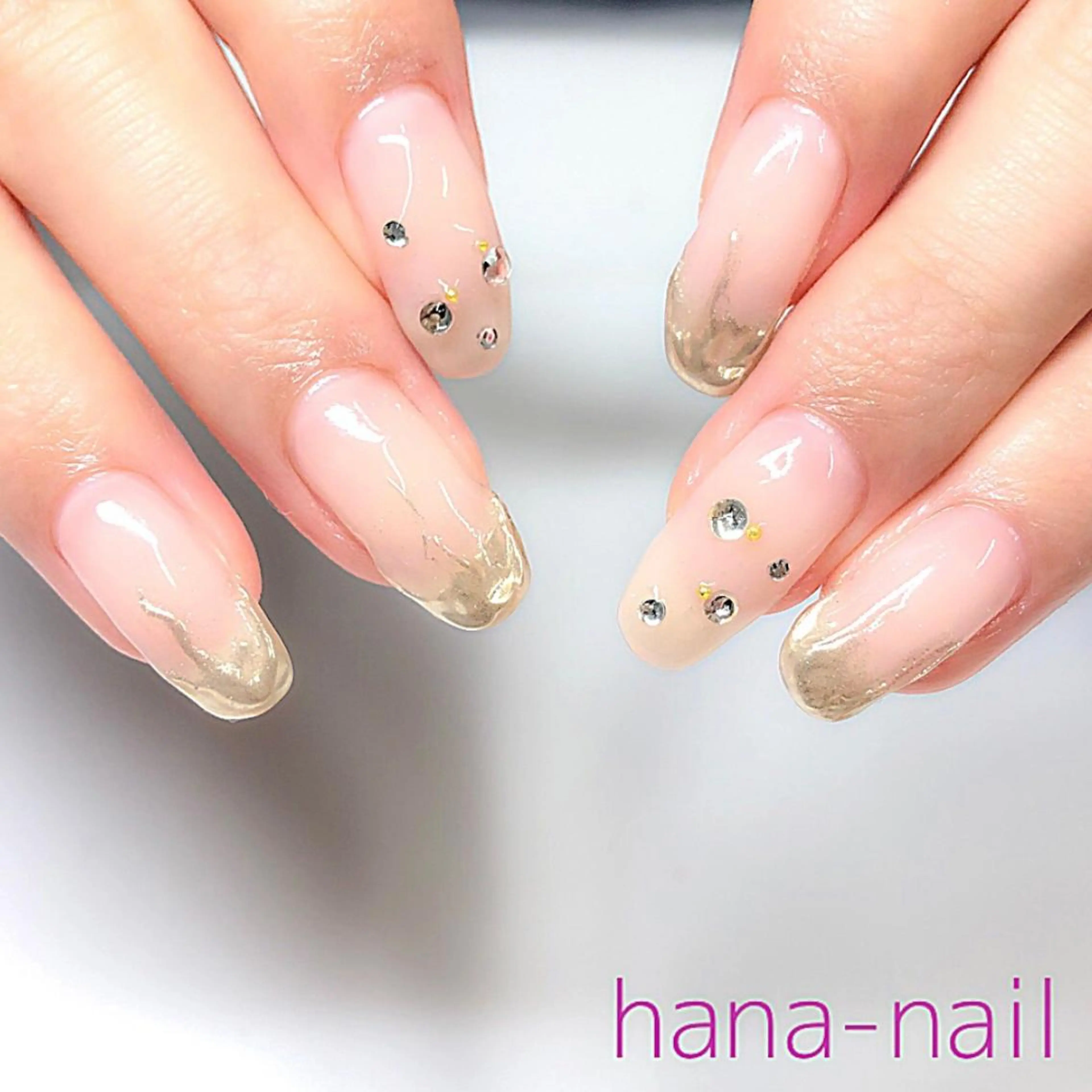 ネイル フレンチネイル ミラーネイル シルバー ストーンネイル Kao hana-nailのネイルデザイン