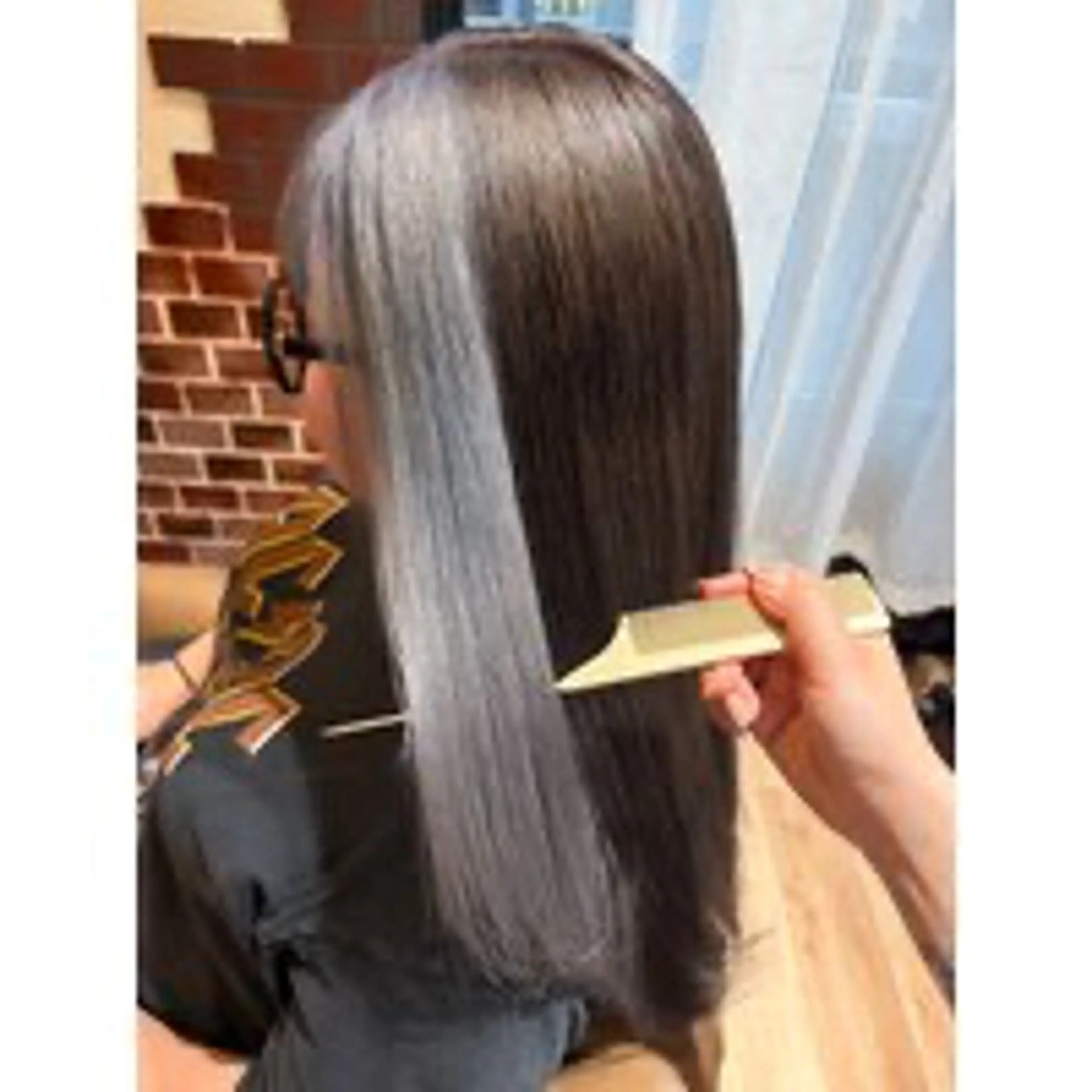 ロング ヘアカラー 高口 小春のヘアスタイル