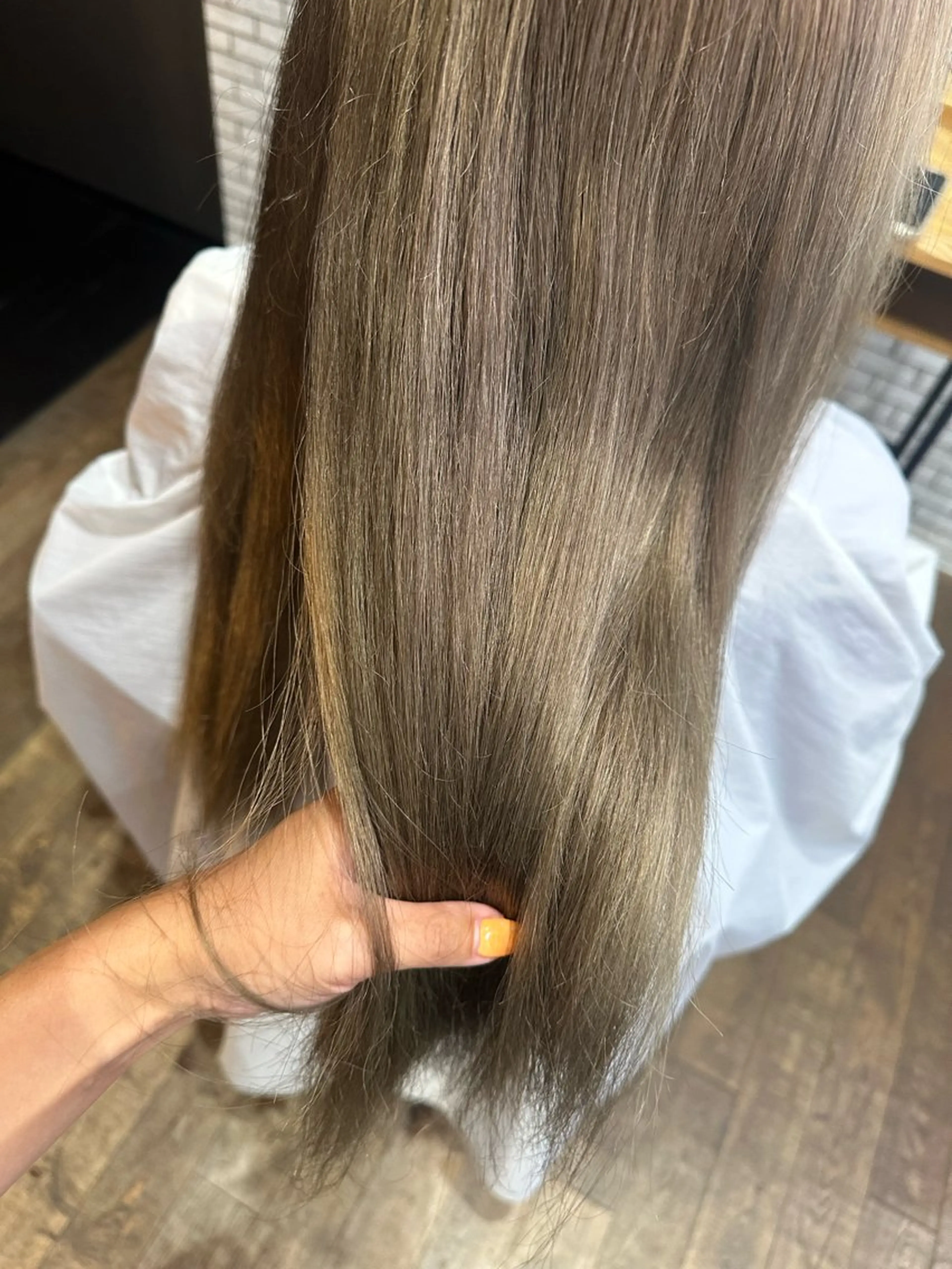 ロング ヘアカラー 半田 知穂のヘアスタイル