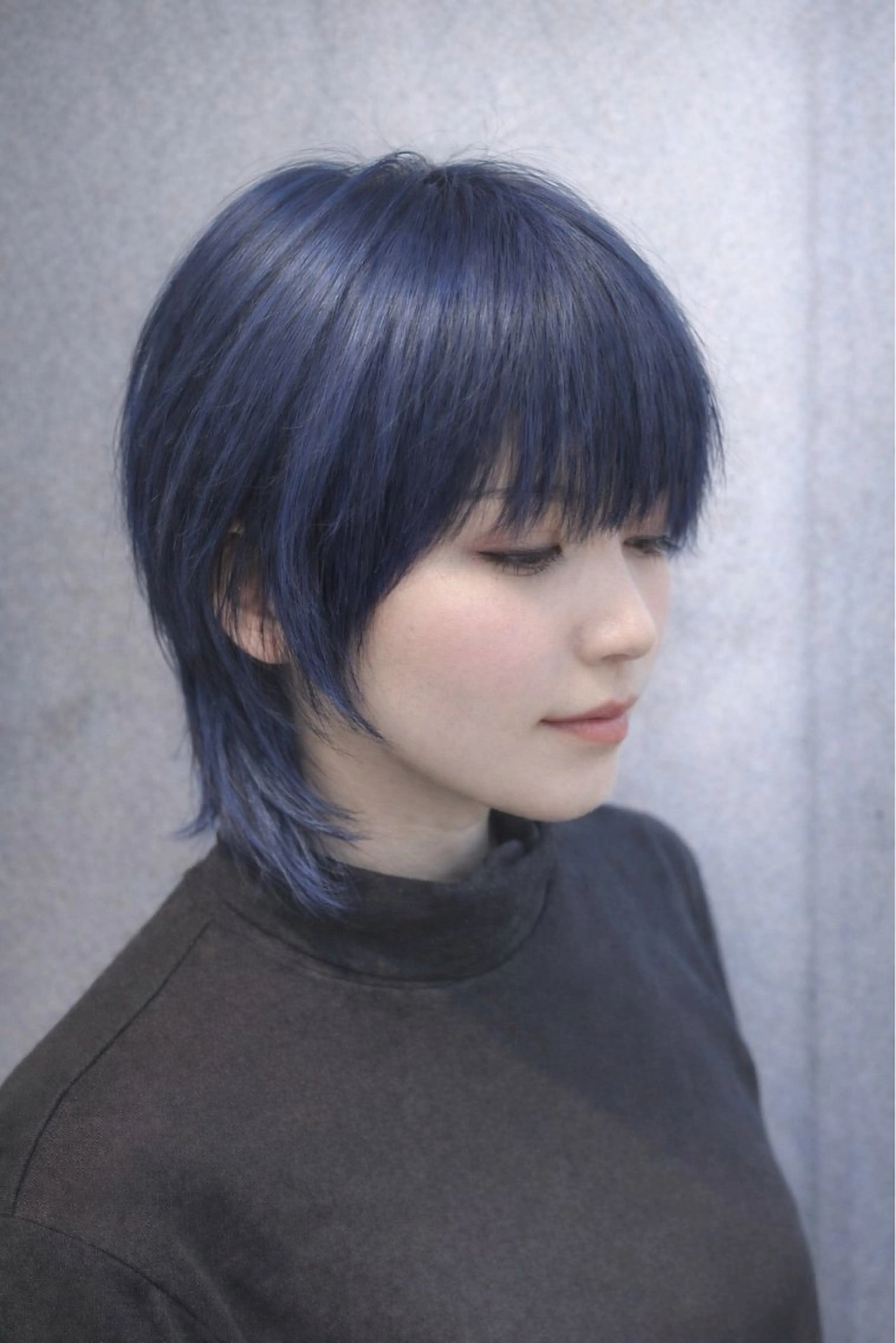 ショート カラー ブリーチ 透明感カラー ネイビーカラー ショートヘア ウルフカット カット ヘアカラー terra✂️ 佐伯 尚哉のヘアスタイル