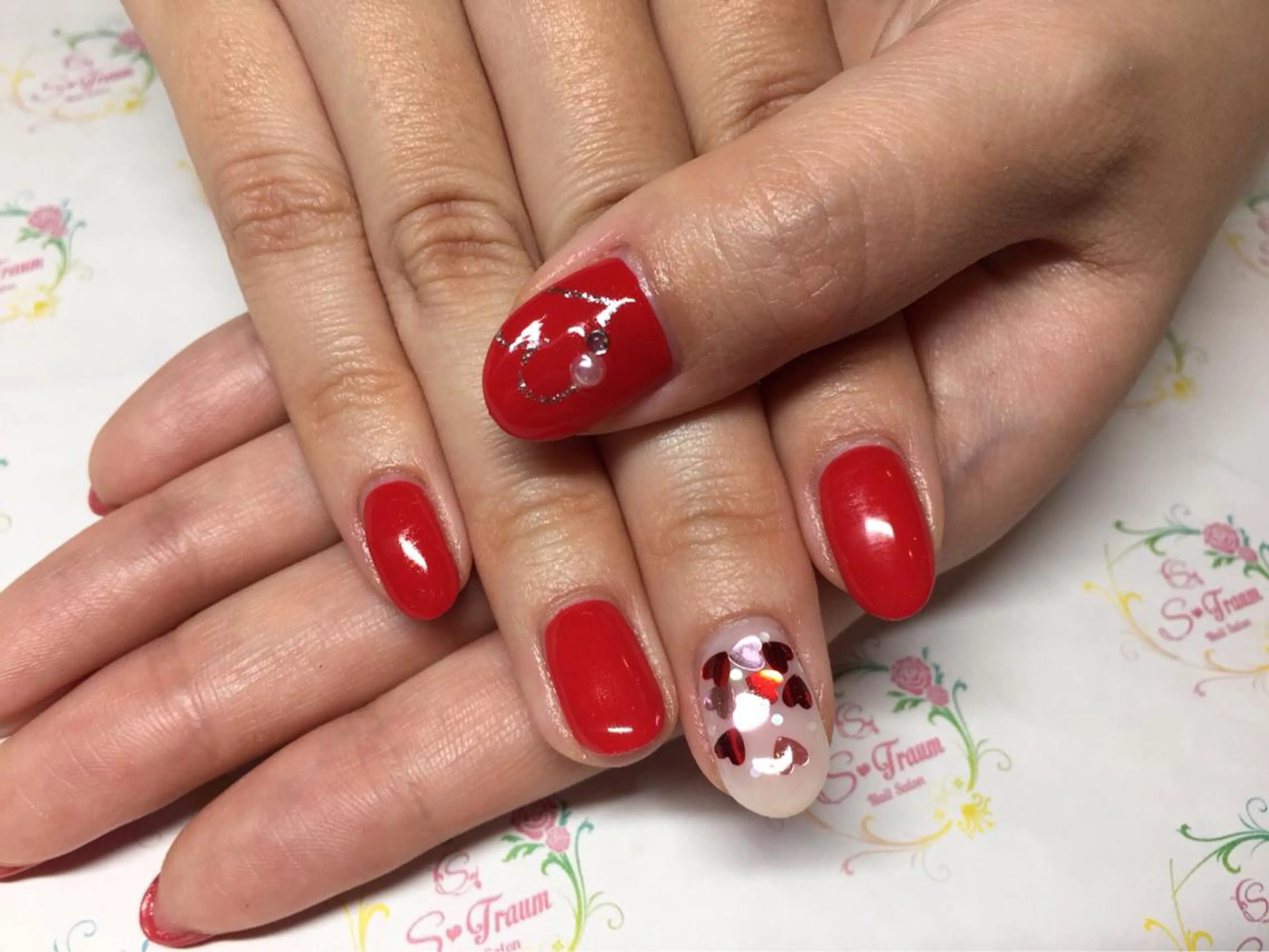 ネイル ハート 赤色 バレンタイン Nail Salon S-Traumのネイルデザイン