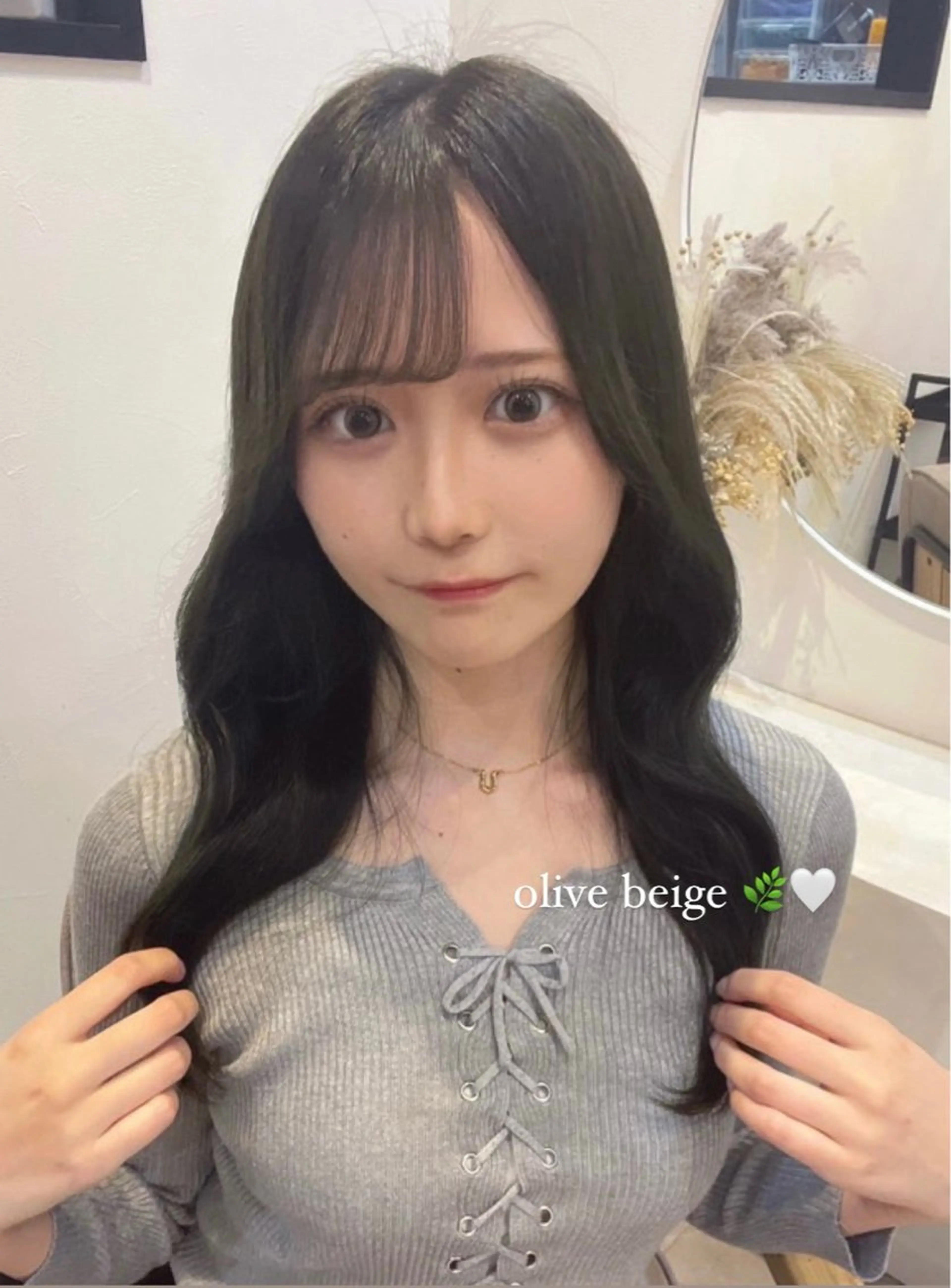 ロング カラー ベージュカラー ブリーチ 透明感カラー ブリーチなしカラー オリーブベージュ ヘアカラー トリートメント 🦋Yui🦋透明感 /ベージュ/髪質改善のヘアスタイル