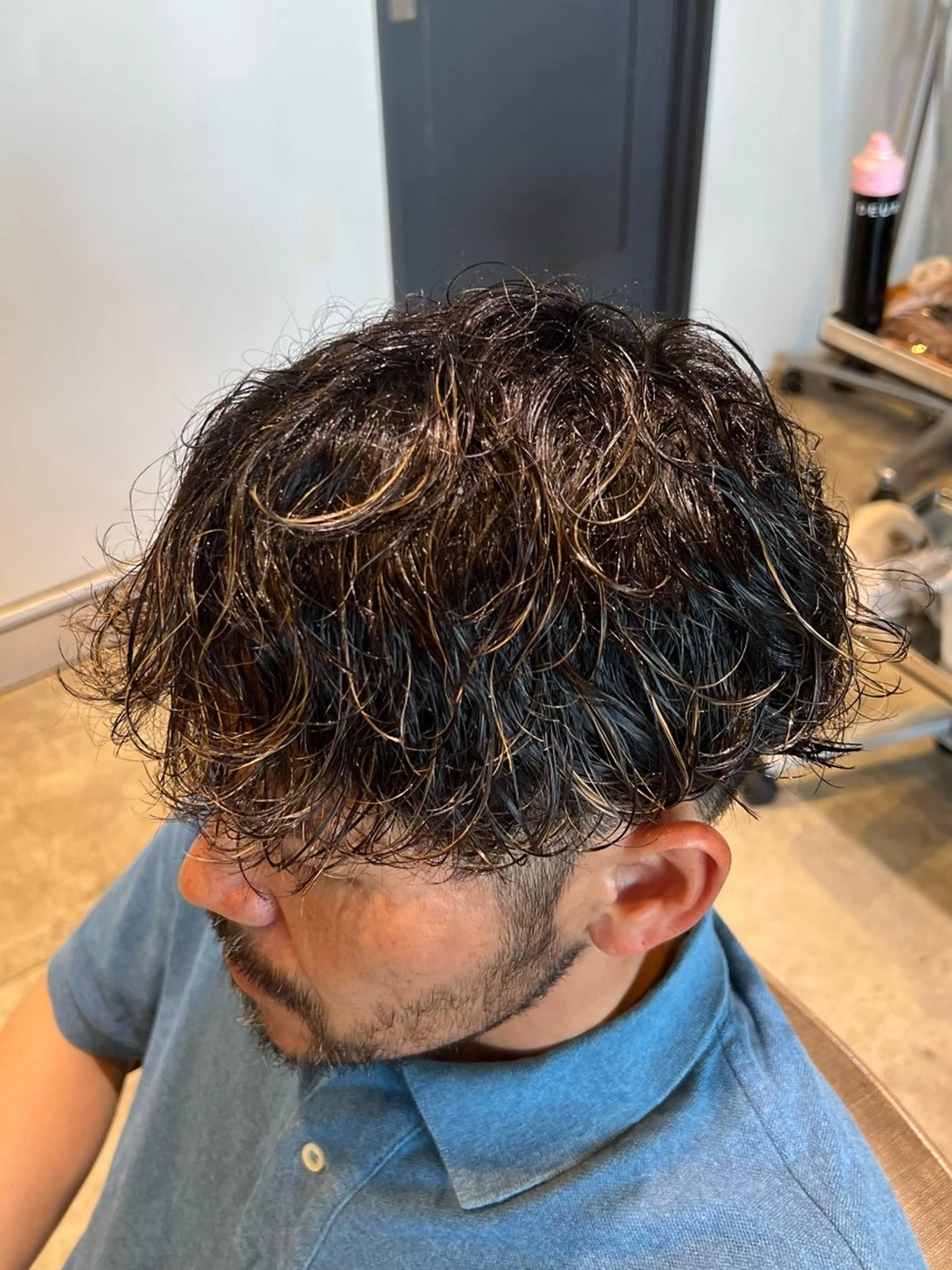 ショート パーマ メンズ メンズハイライト メンズパーマ ハイライト スパイラルパーマ 毛流れパーマ特化/ むらたのヘアスタイル