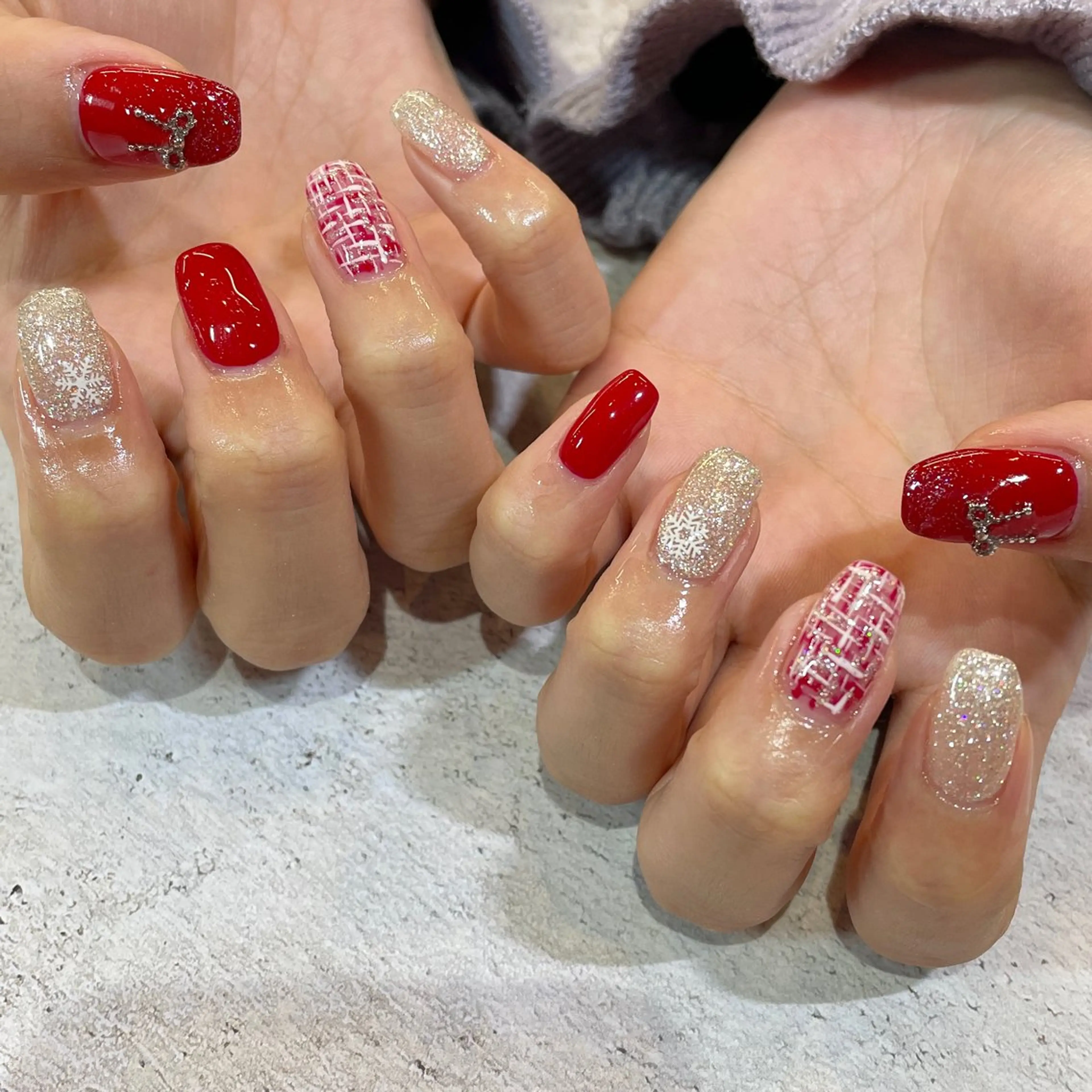 ネイル ゴールド 赤色 リボン ツイードネイル ハンドネイル LUNI 久屋大通 ˚✧₊⁎/ yuriのネイルデザイン