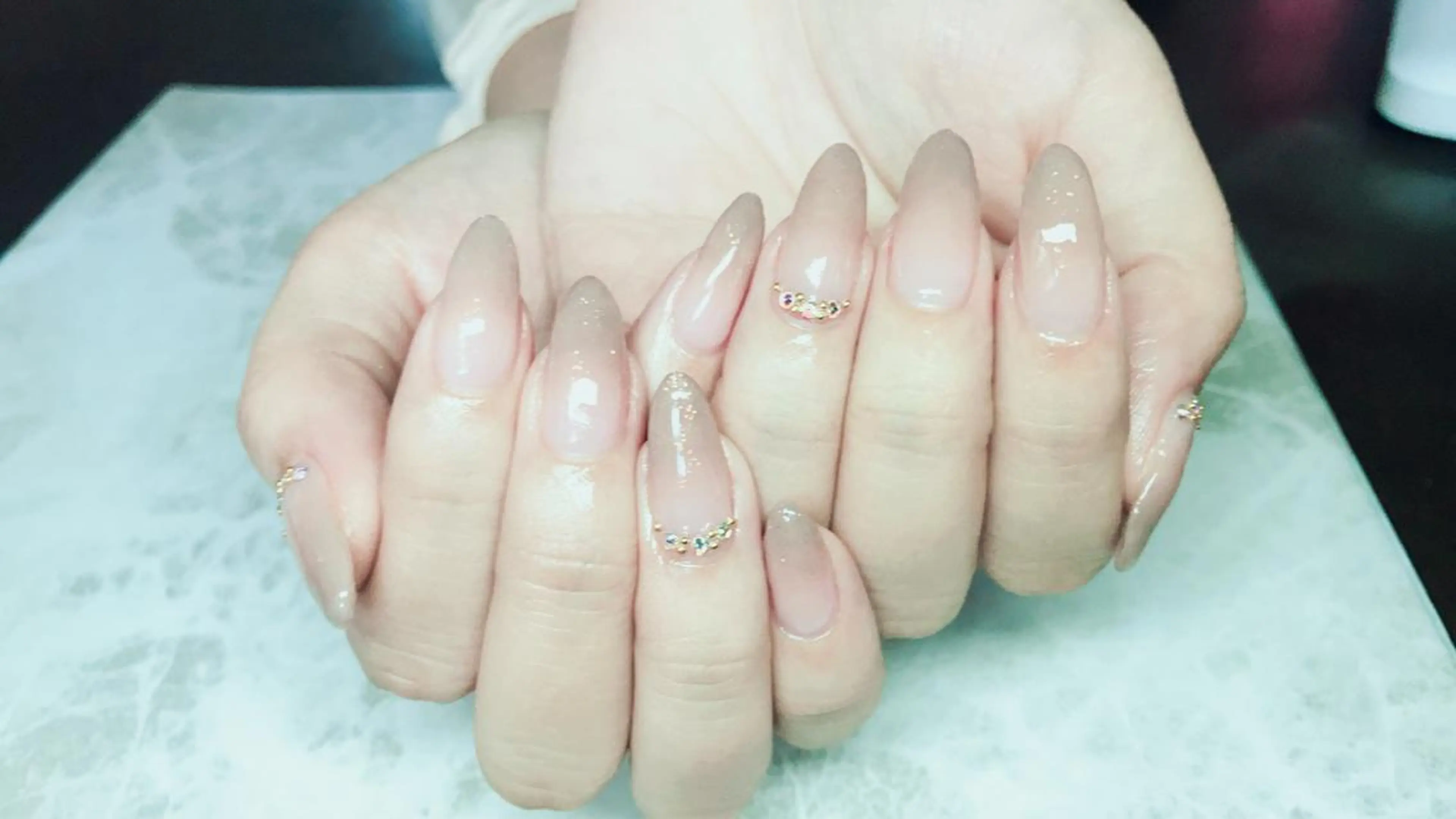 ネイル グラデーション ラメ(グリッター) ストーンネイル ハンドネイル Era nailのネイルデザイン