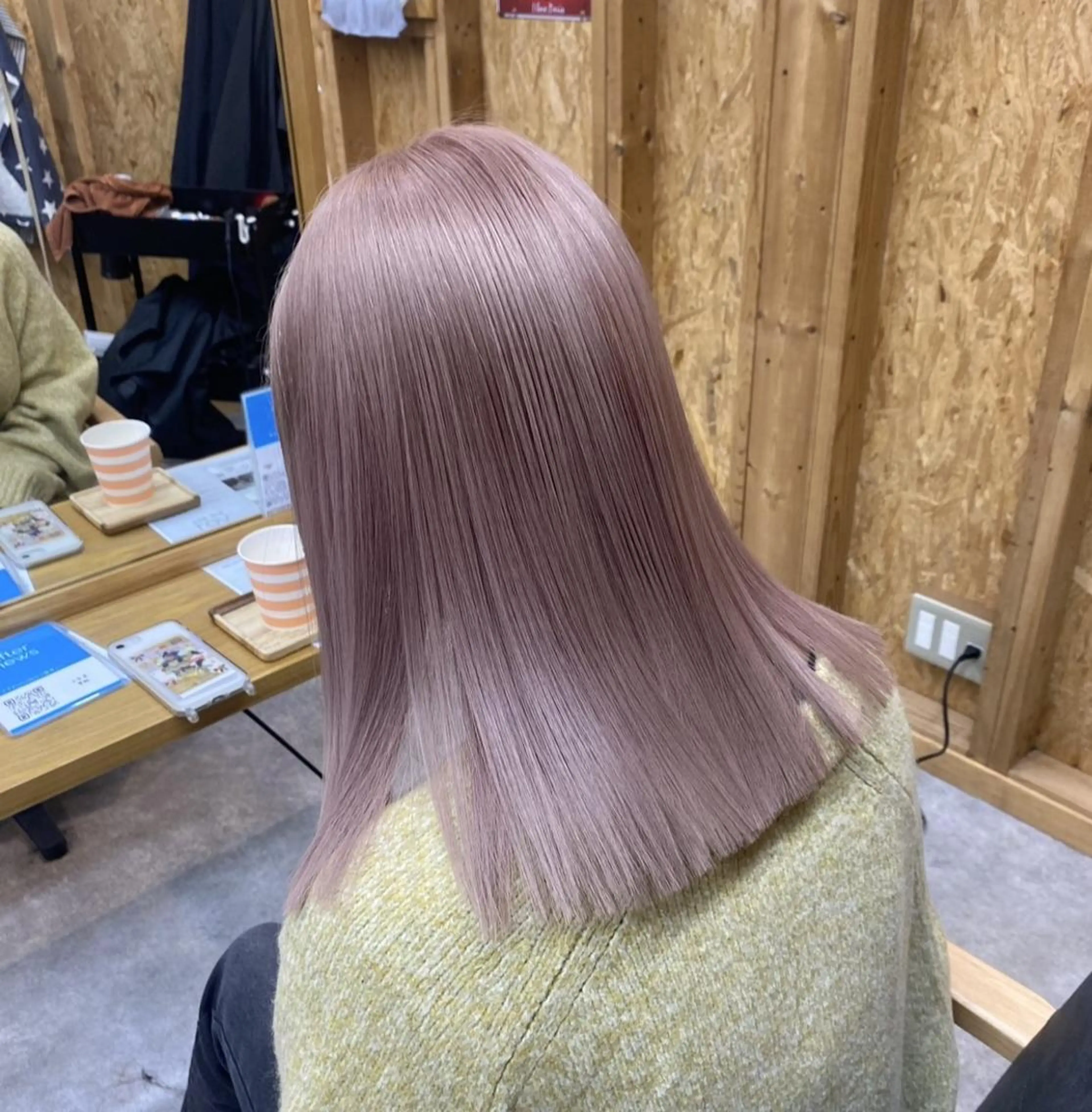 ミディアム 透けるミルクティー ☕赤味ゼロ★はる吉のヘアスタイル
