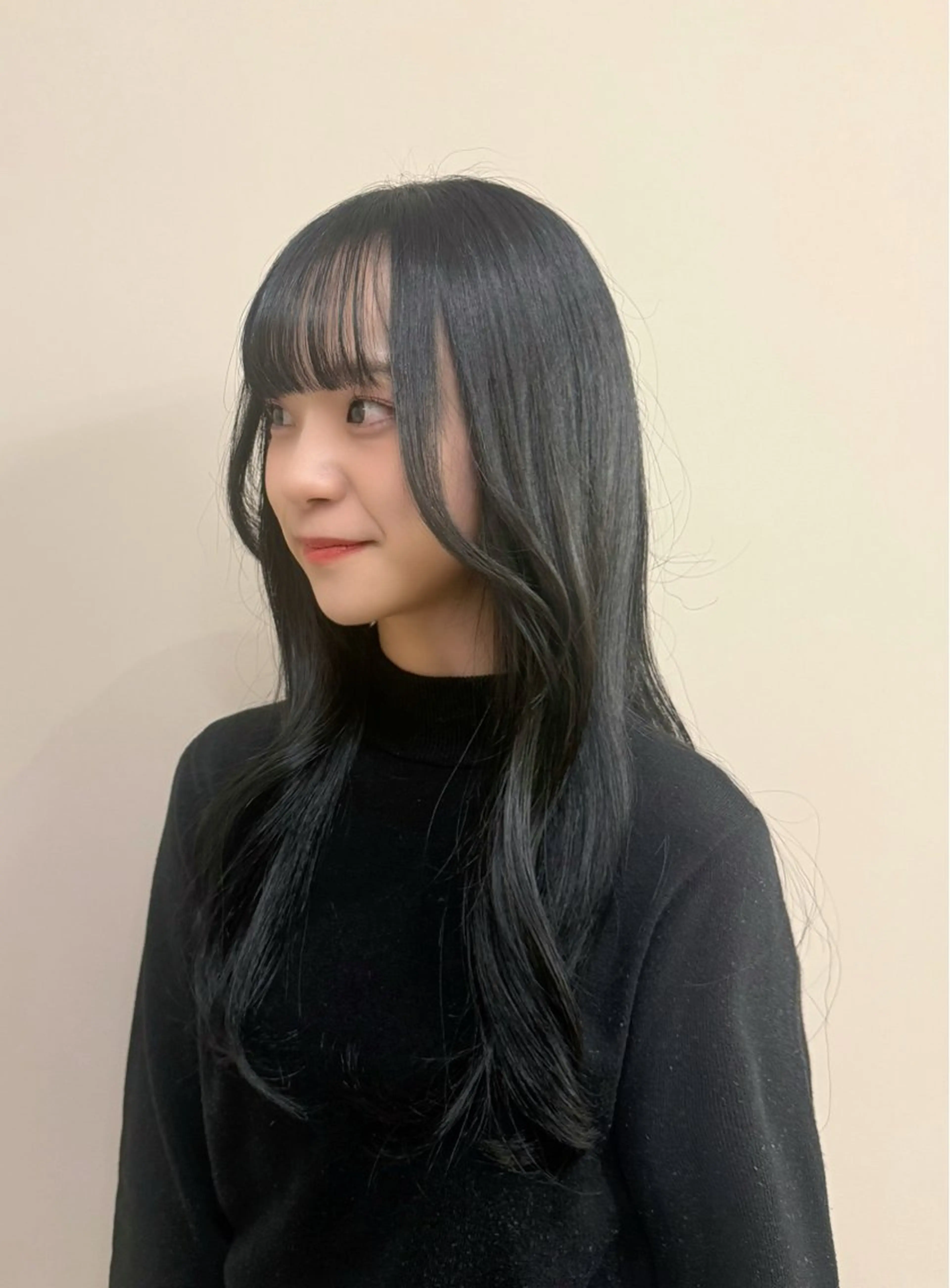 ロング カラー 黒髪 ブルーカラー ブルーブラック ヘアカラー 濵田 結月のヘアスタイル