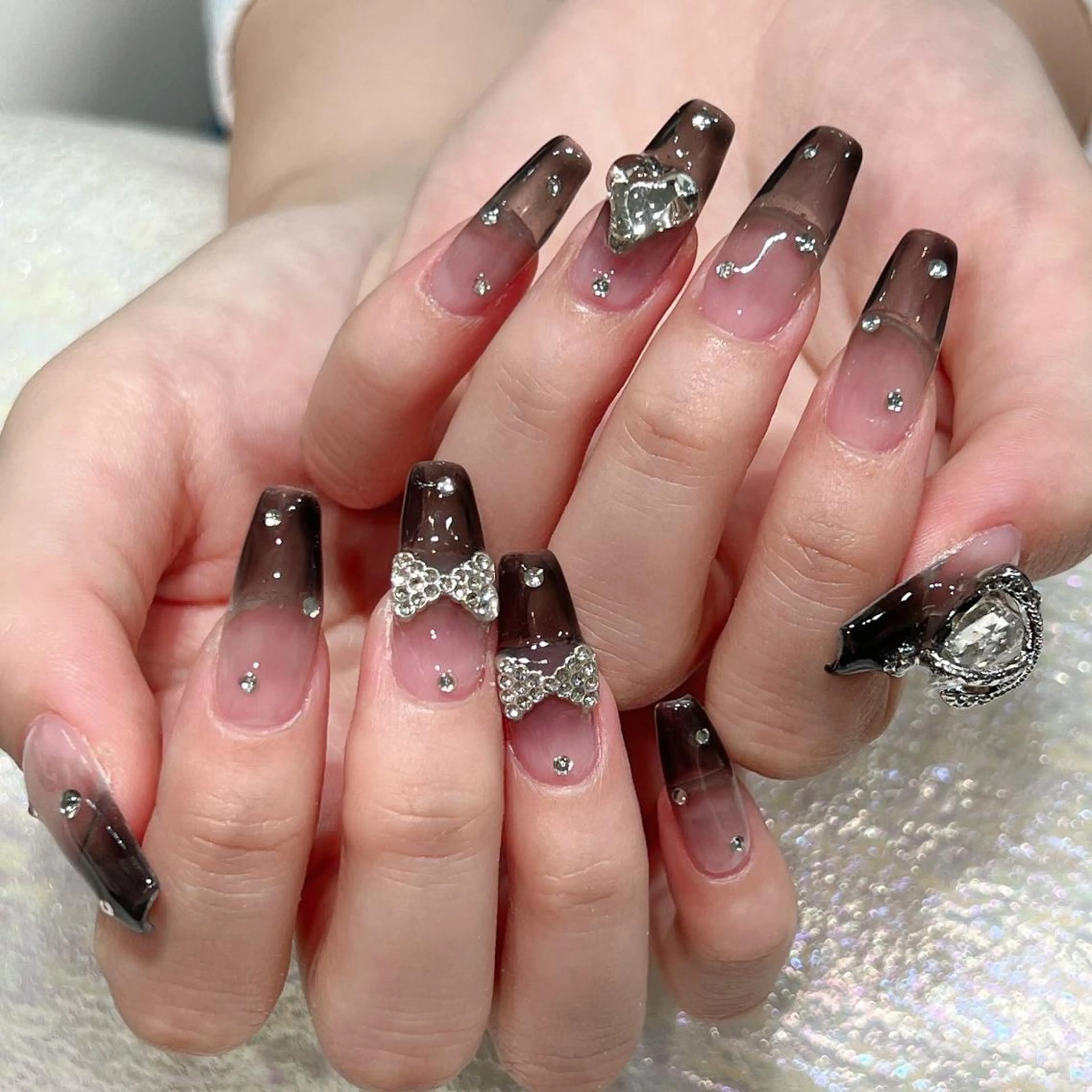 ネイル アートネイル 長さ出し ネイルチップ Queens PUPUのネイルデザイン