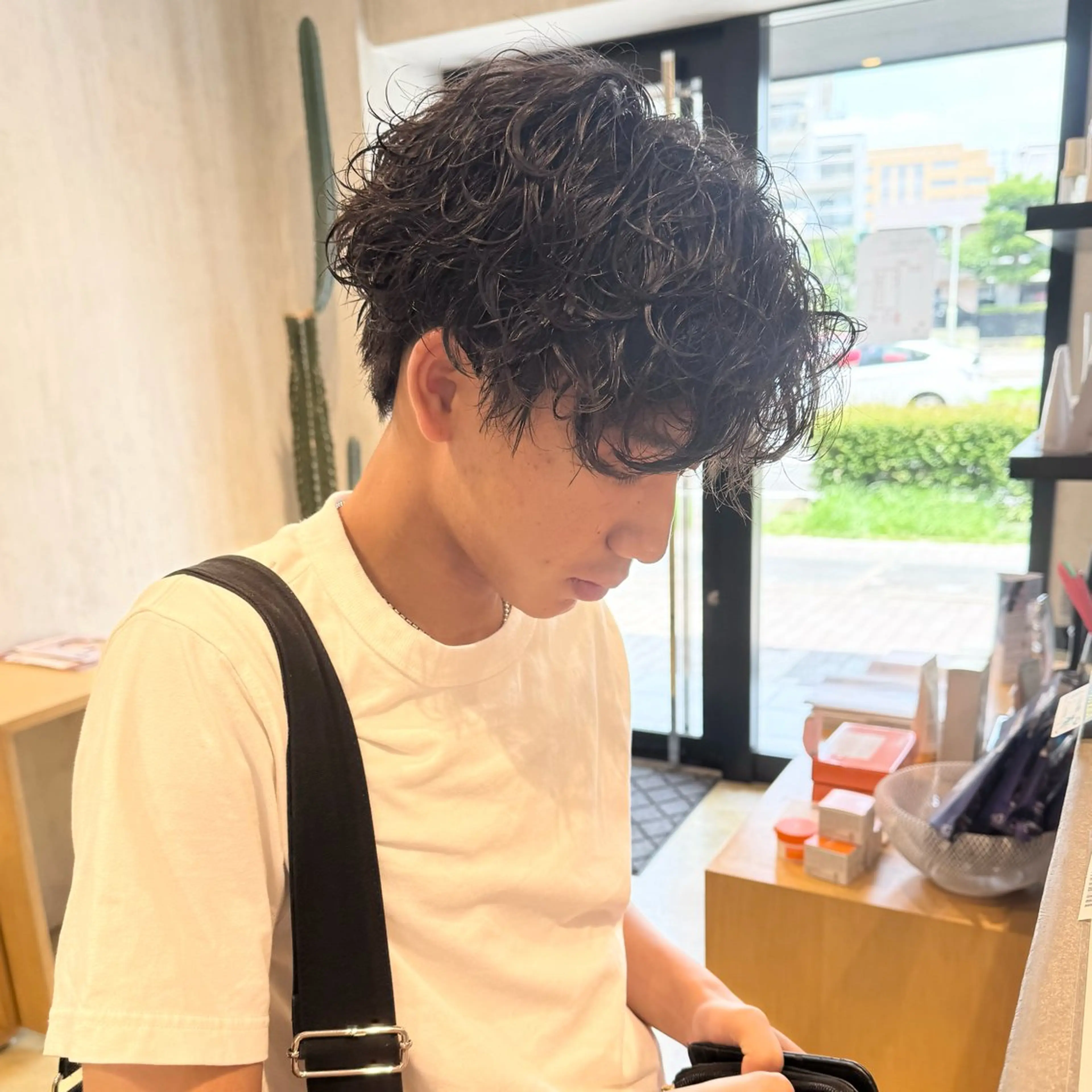 パーマ メンズ フェザーパーマ メンズパーマ プードルパーマ スペインカール スパイキーショート カット パーマ メンズパーマ/フェ ザーパーマ/古川晴輝のヘアスタイル