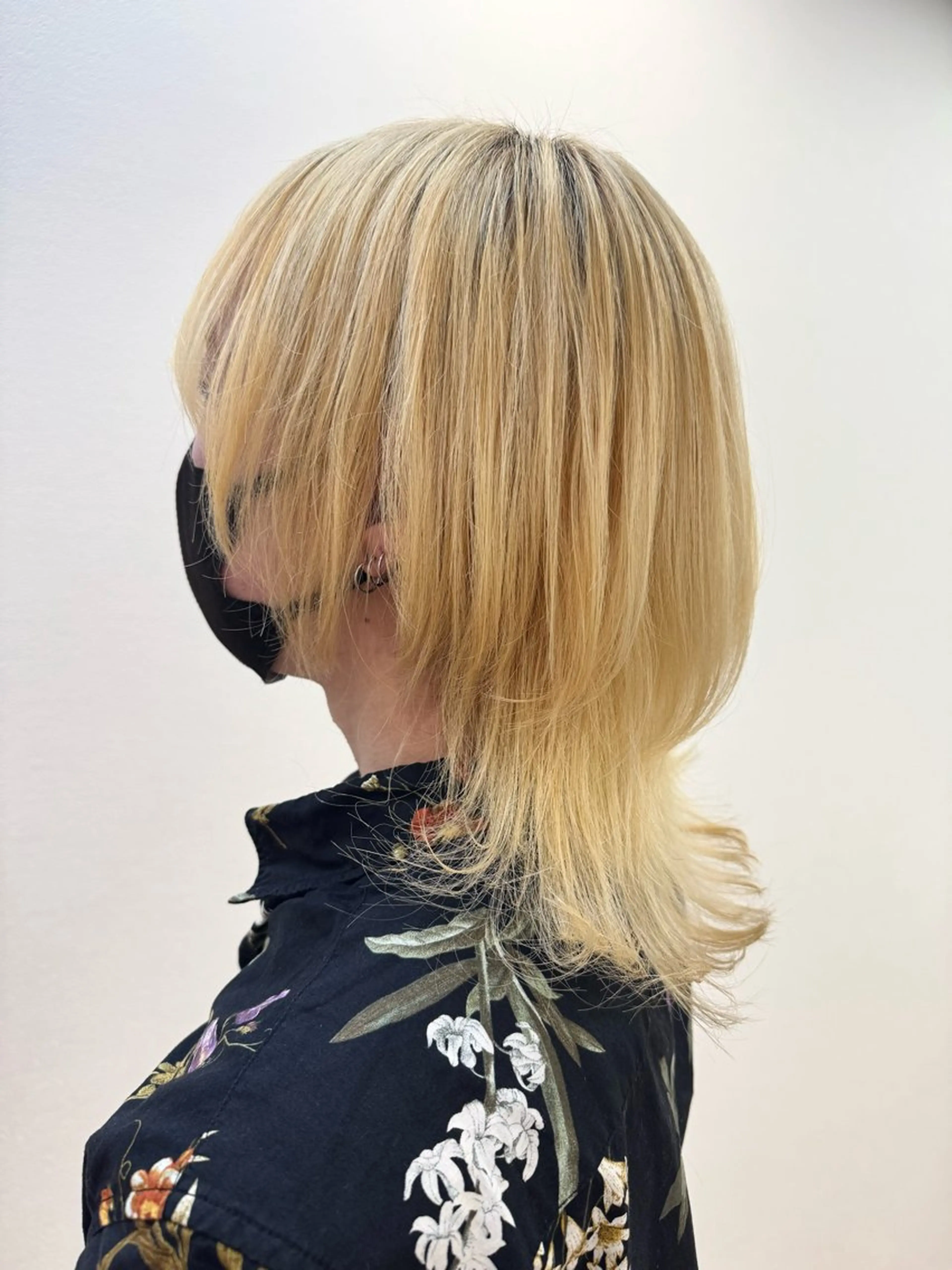 ミディアム ウルフカット 佐々木 有彩のヘアスタイル