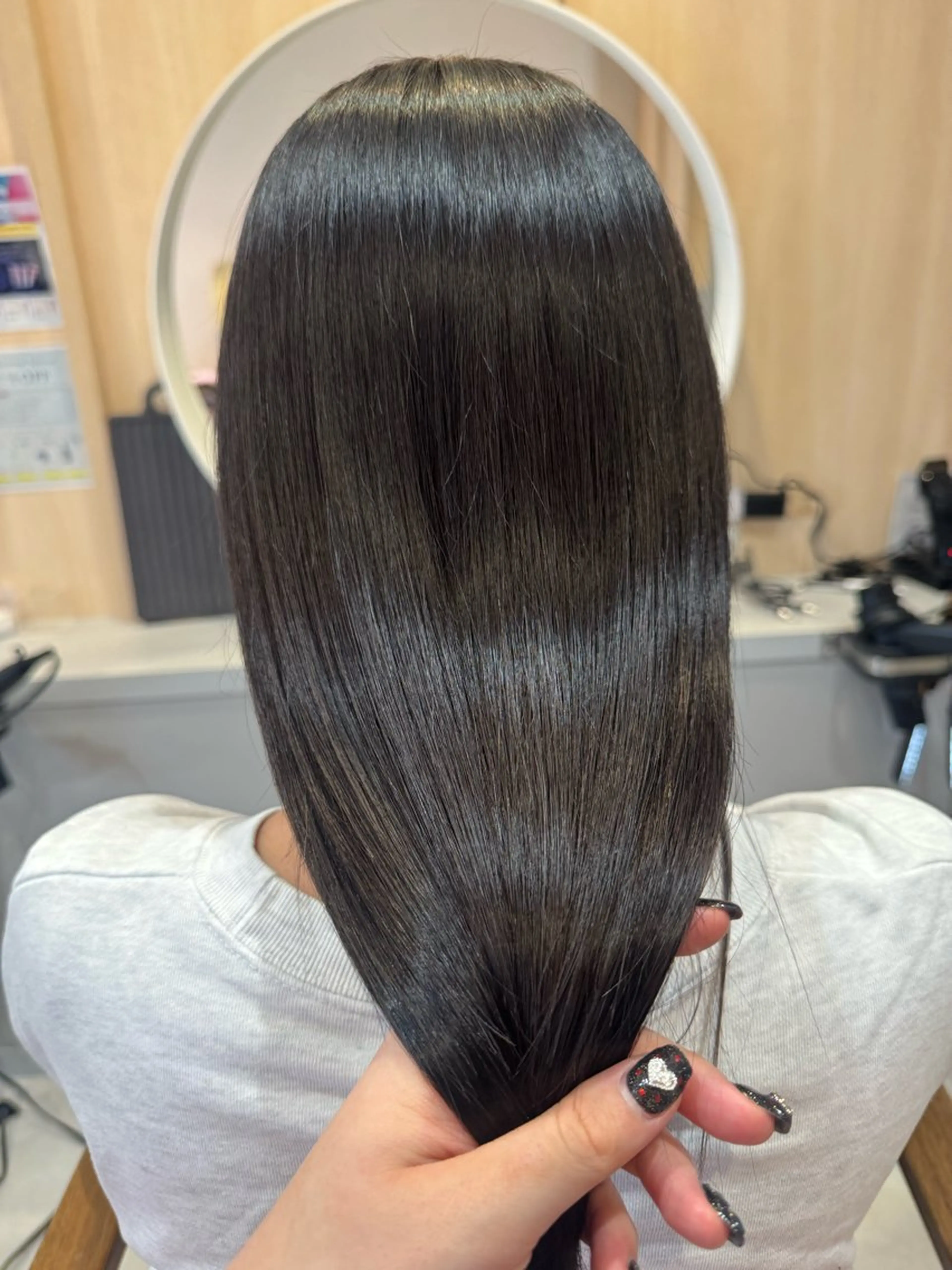 ロング カラー ラベンダーカラー カット ヘアカラー 縮毛矯正 𝘀𝗮𝗲 ⑅*/ 艶髪/ショートボブのヘアスタイル