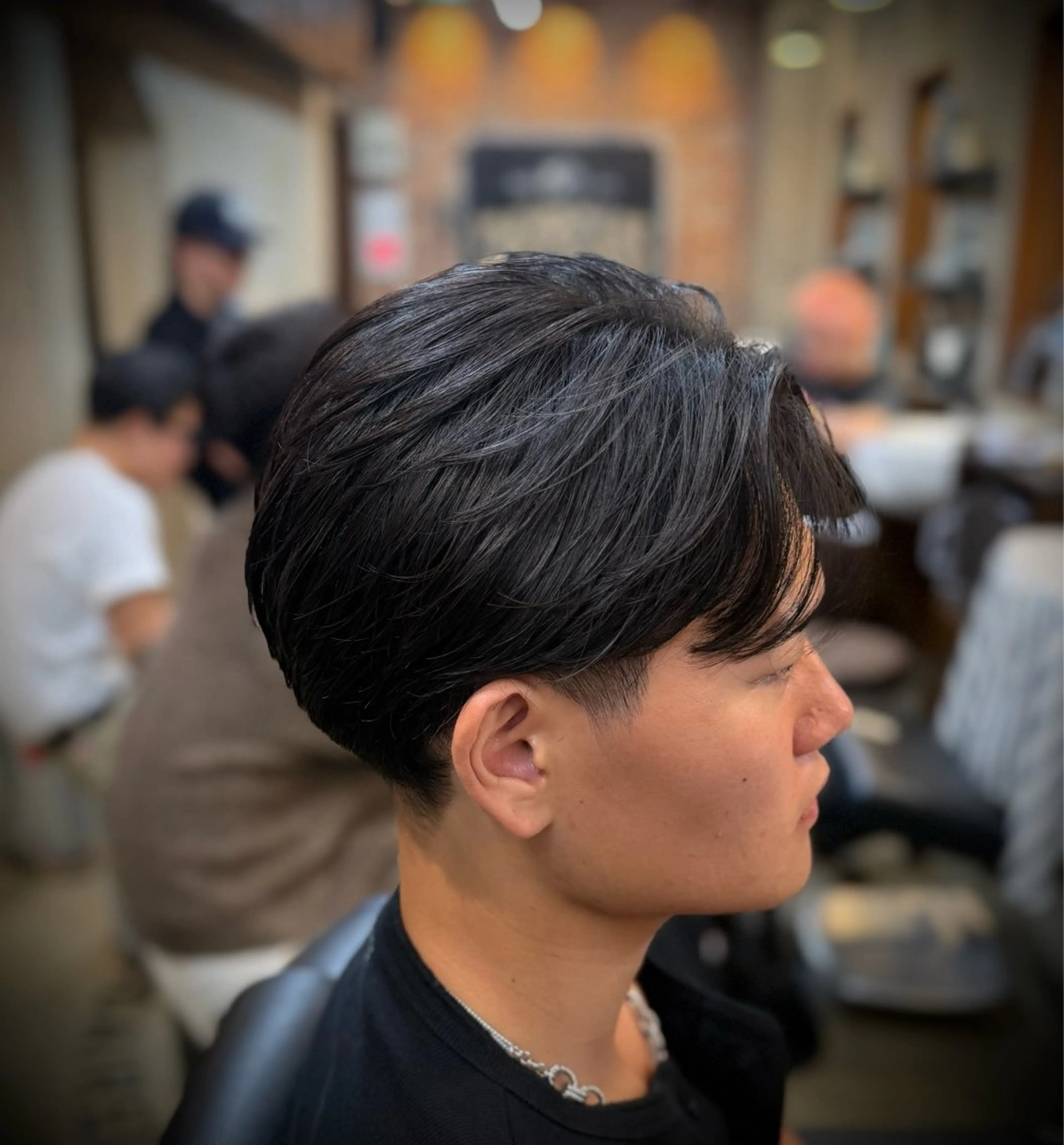 ミディアム パーマ メンズ センターパート ニュアンスパーマ カット 坂本 虹昂のヘアスタイル