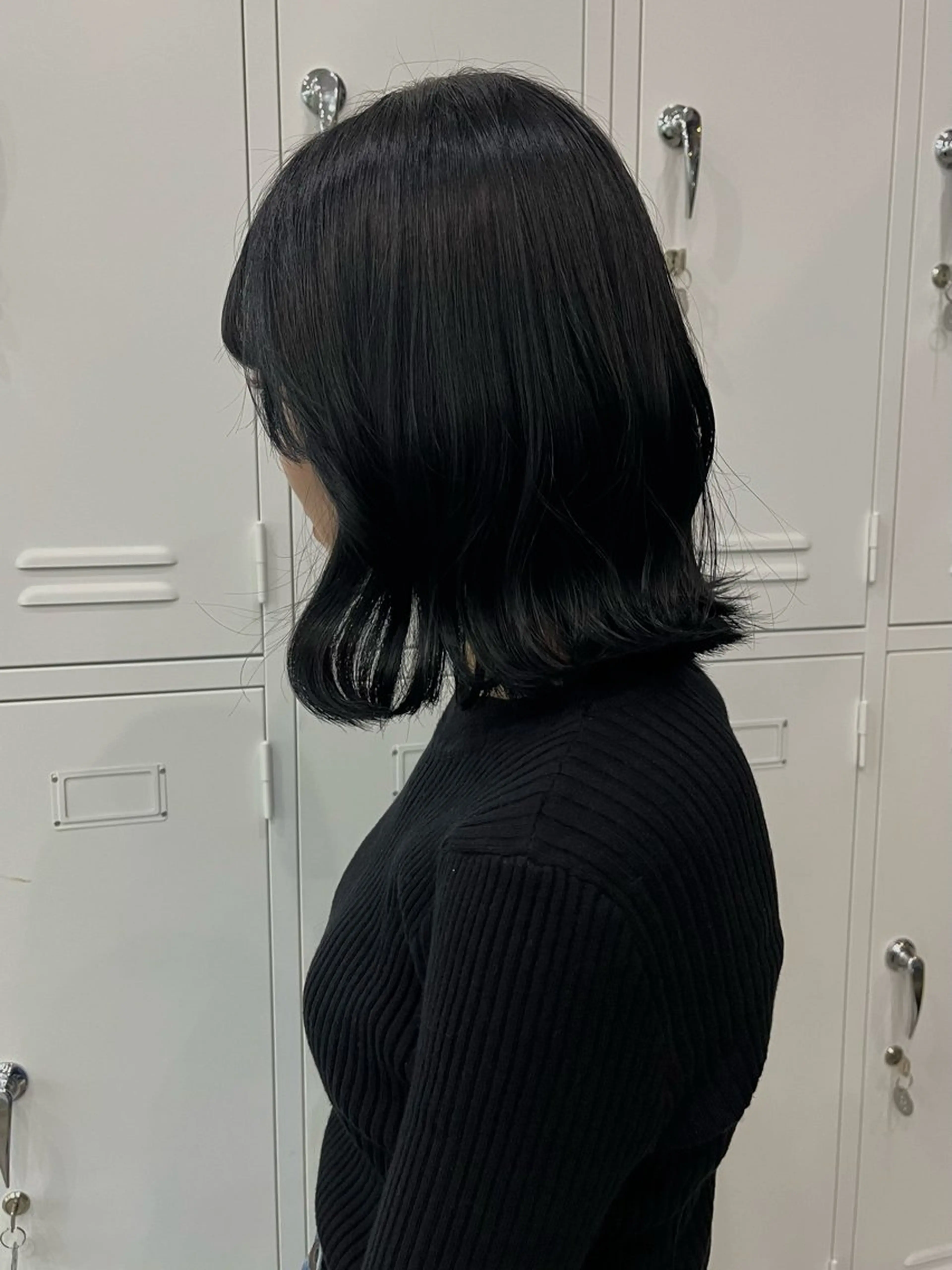 ミディアム カラー 黒髪 ブルーカラー ブルーブラック XIA所属・XIA AIMIのヘアスタイル