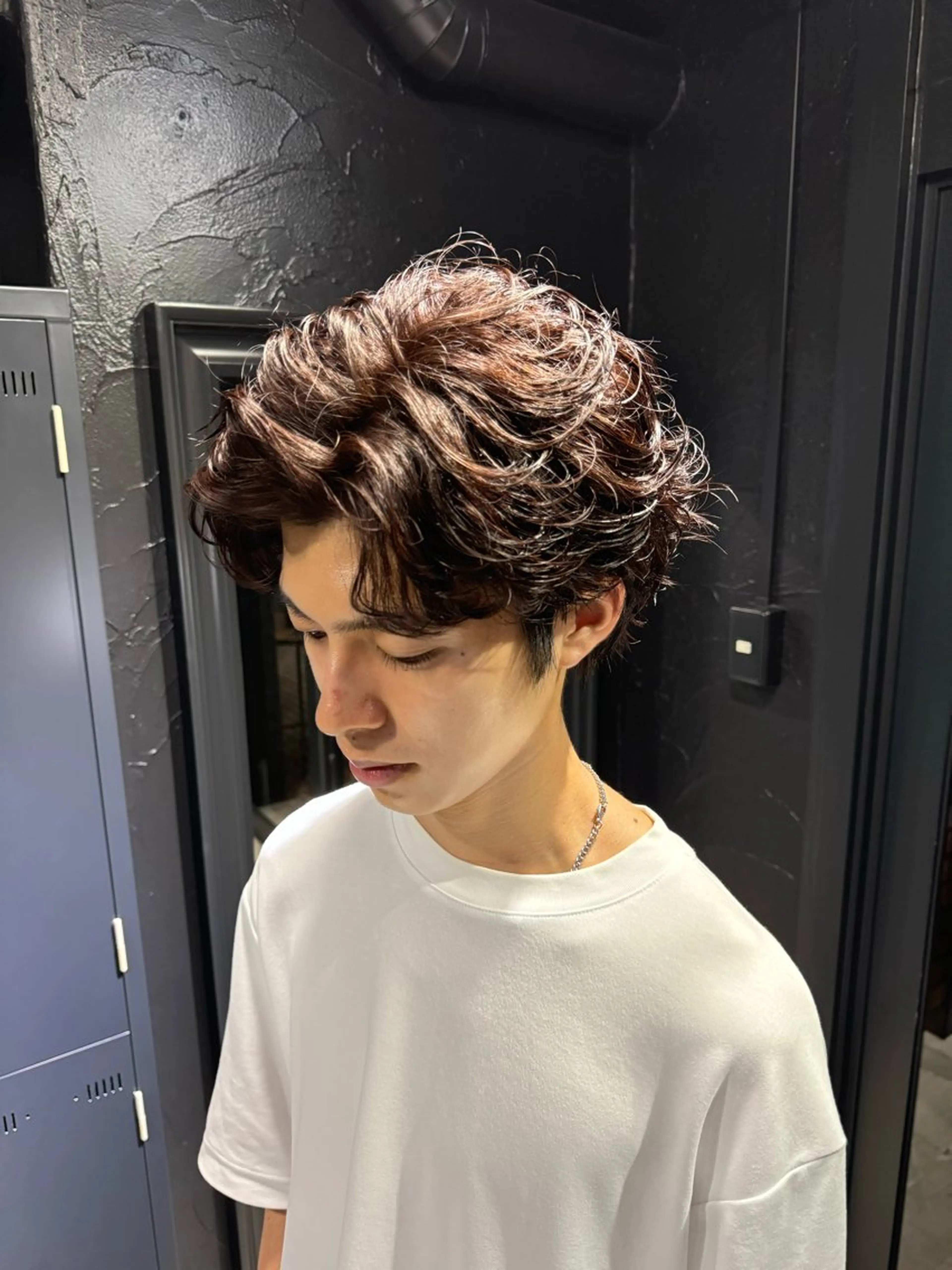 ショート パーマ ヘアアレンジ メンズ センターパート フェザーパーマ メンズパーマ メンズ専門 美容師✨ アメ村 堀江颯瑛のヘアスタイル
