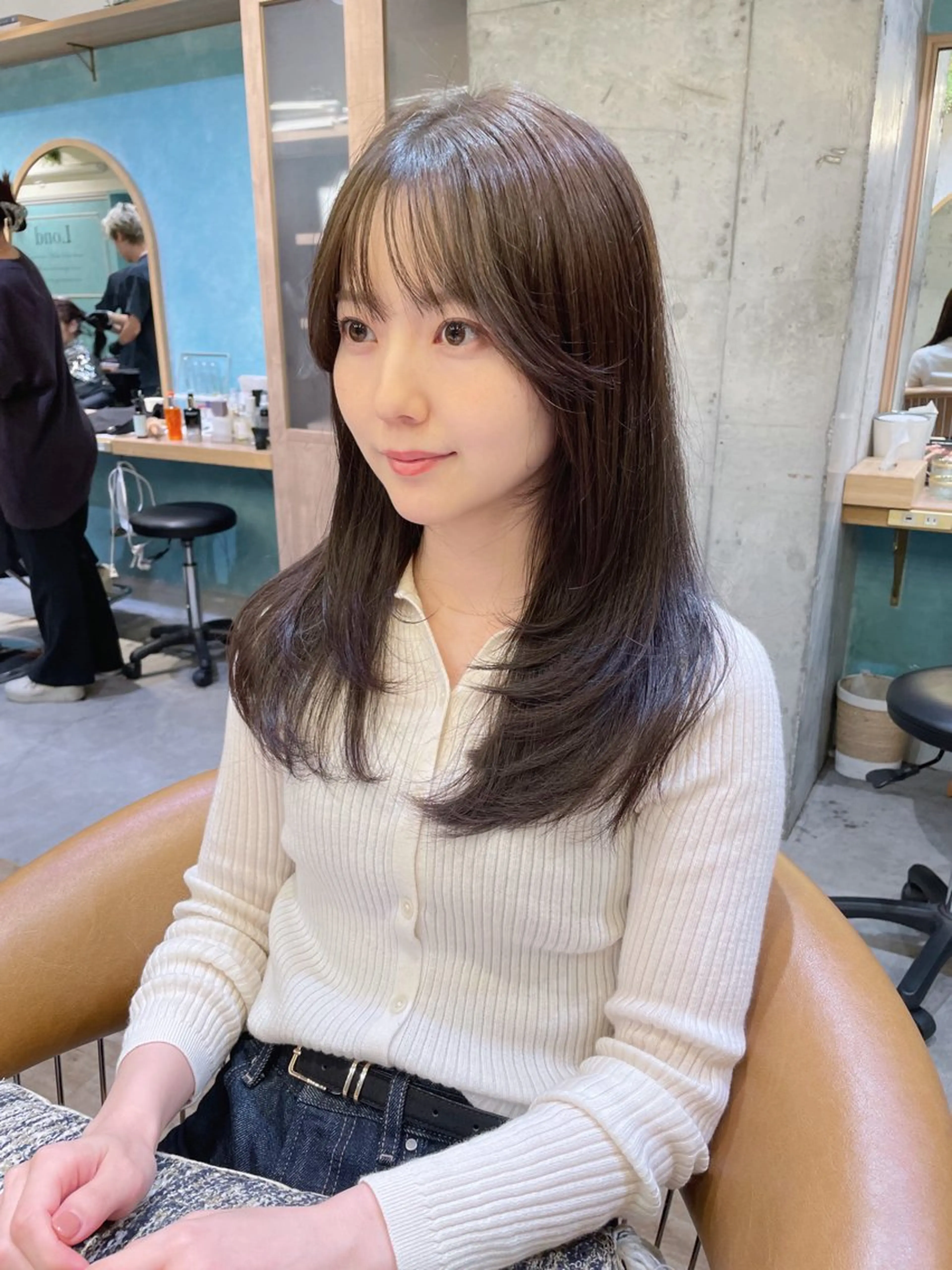セミロング カット ヘアカラー トリートメント 山本翔一郎 韓国顔周りレイヤーのヘアスタイル