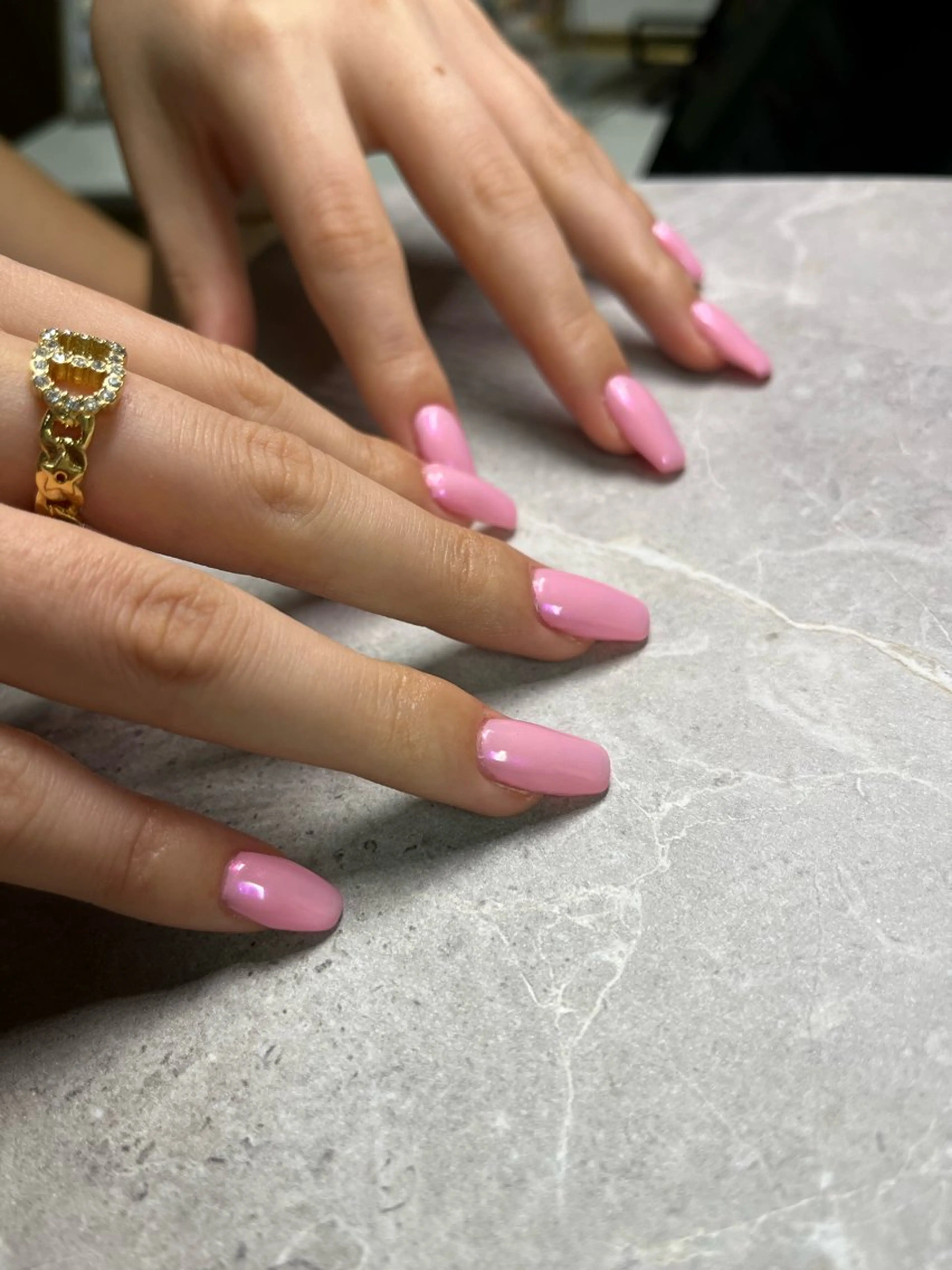 ネイル オーロラネイル キラキラネイル ワンカラーネイル ピンク 夏ネイル 🏠自宅 サロン💅natsuのネイルデザイン