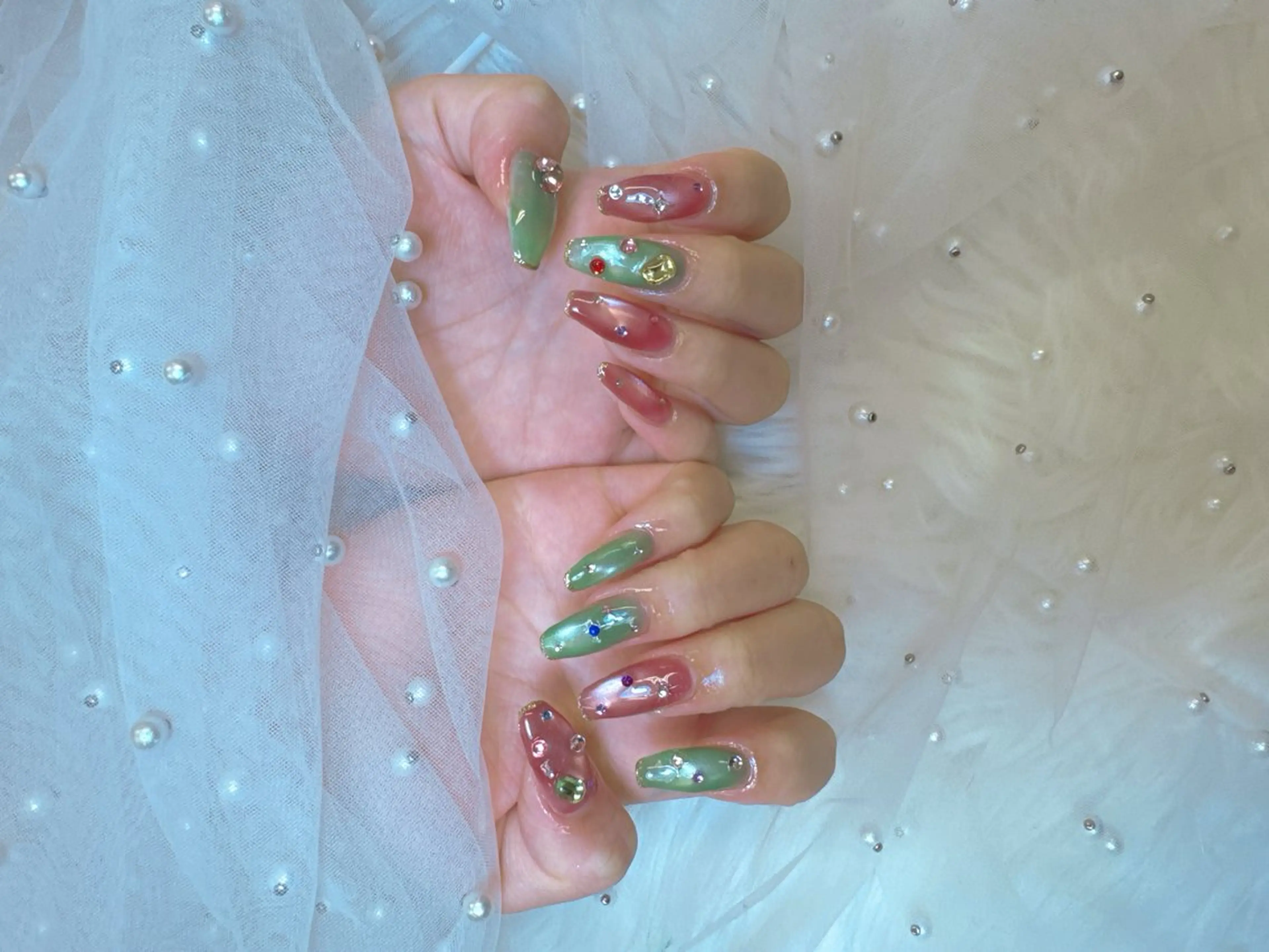 ネイル 成人式 フレンチネイル ジェルネイル ガラスフレンチ ハート ハンドネイル Queeens nailのネイルデザイン