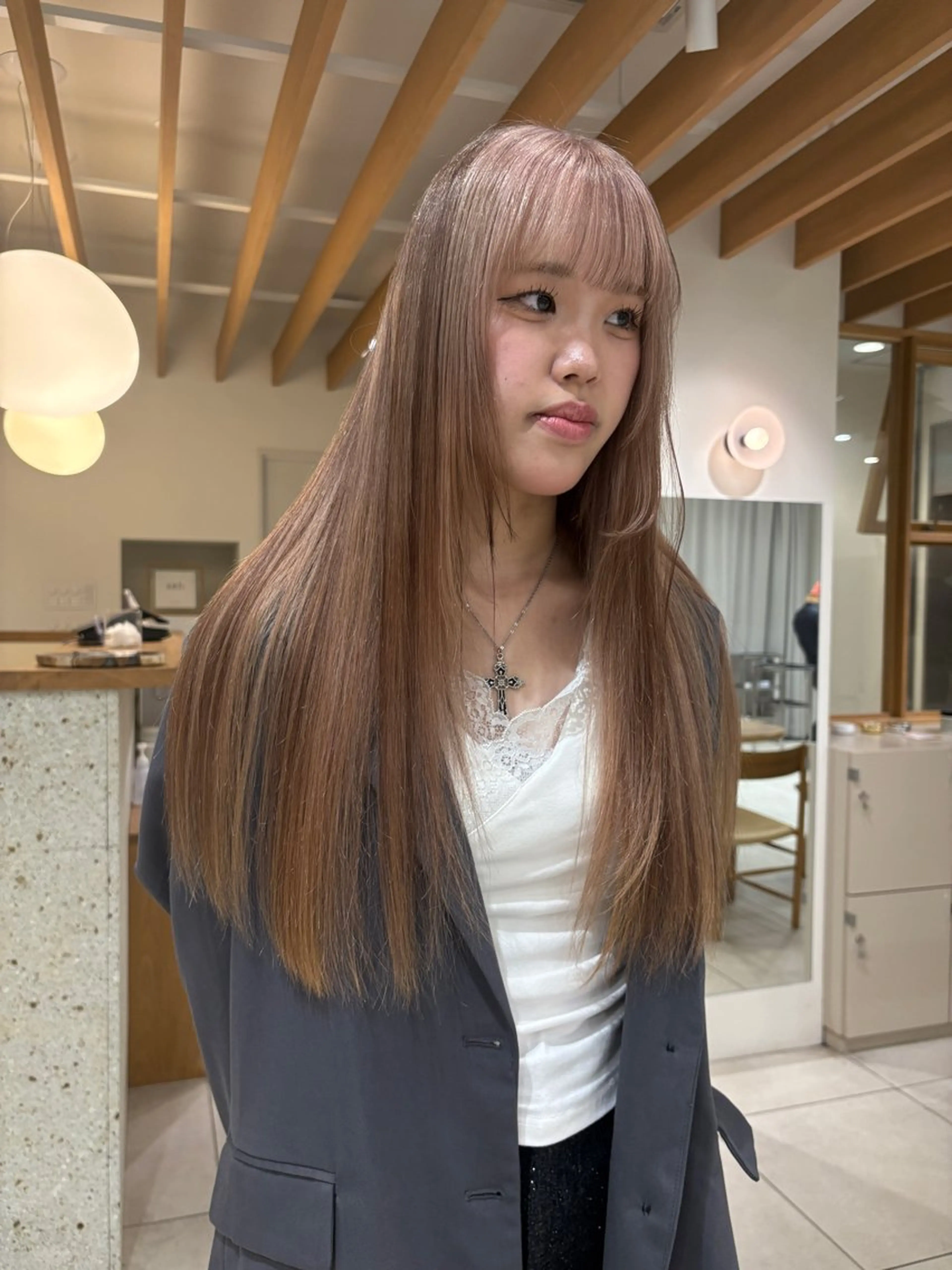 ロング カラー ベージュカラー 黒髪 ブリーチ ブラウンカラー 透明感カラー 似合わせカットカラー りおなのヘアスタイル