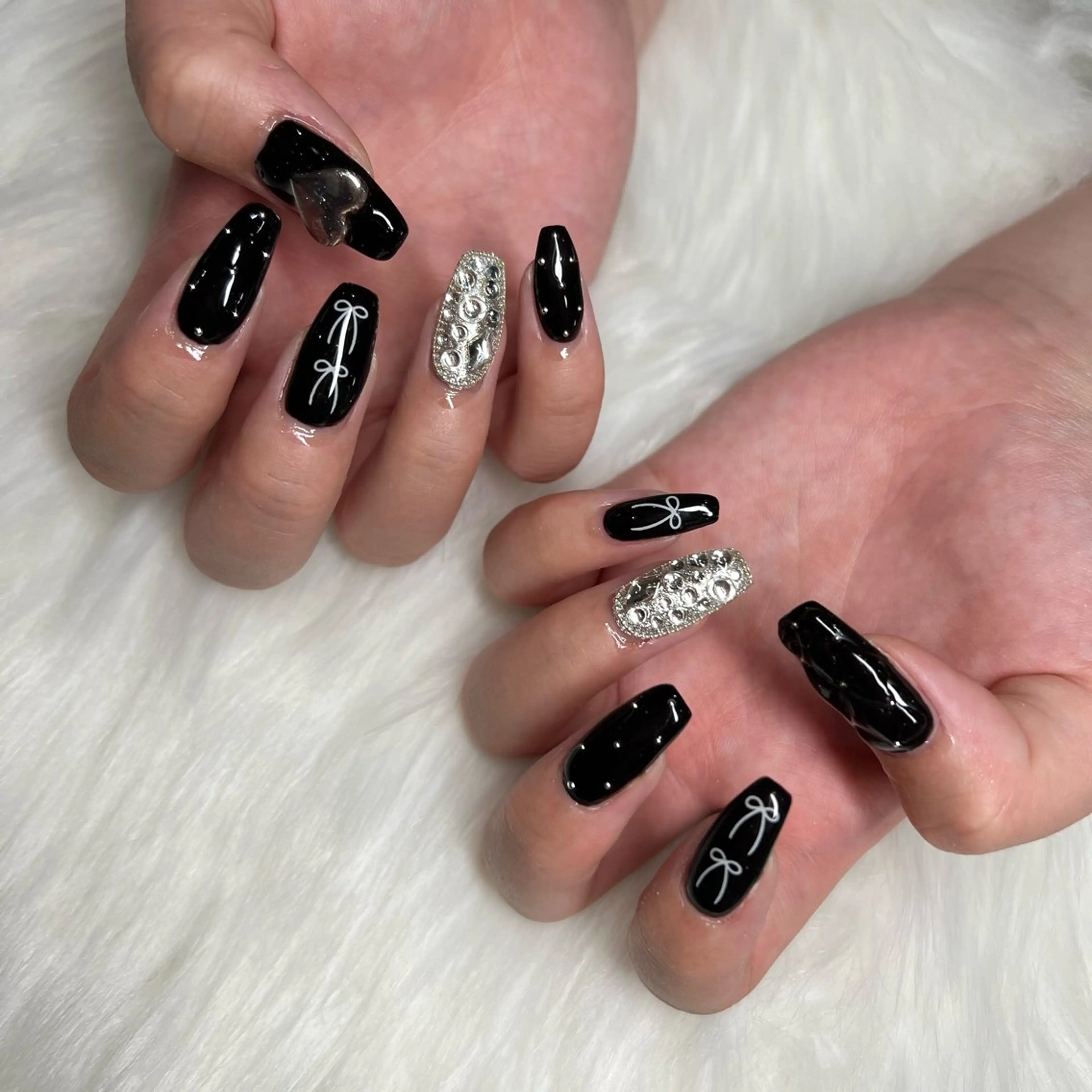 ネイル 持ち込み リボン 鈴木 優希のネイルデザイン