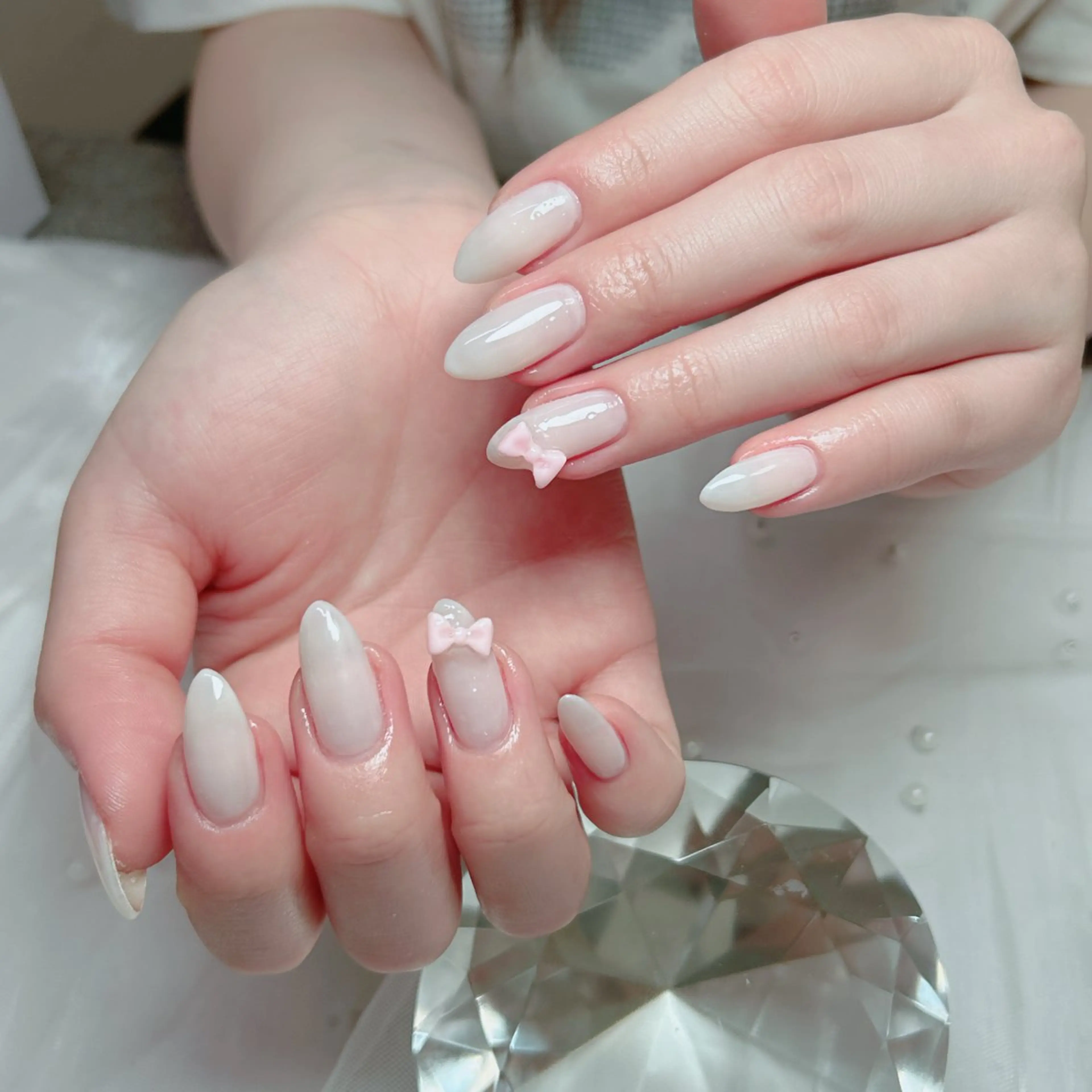 ネイル オーロラネイル フラワーネイル フレンチネイル キラキラネイル ラメ(グリッター) ハンドネイル Cute Tips nailのネイルデザイン