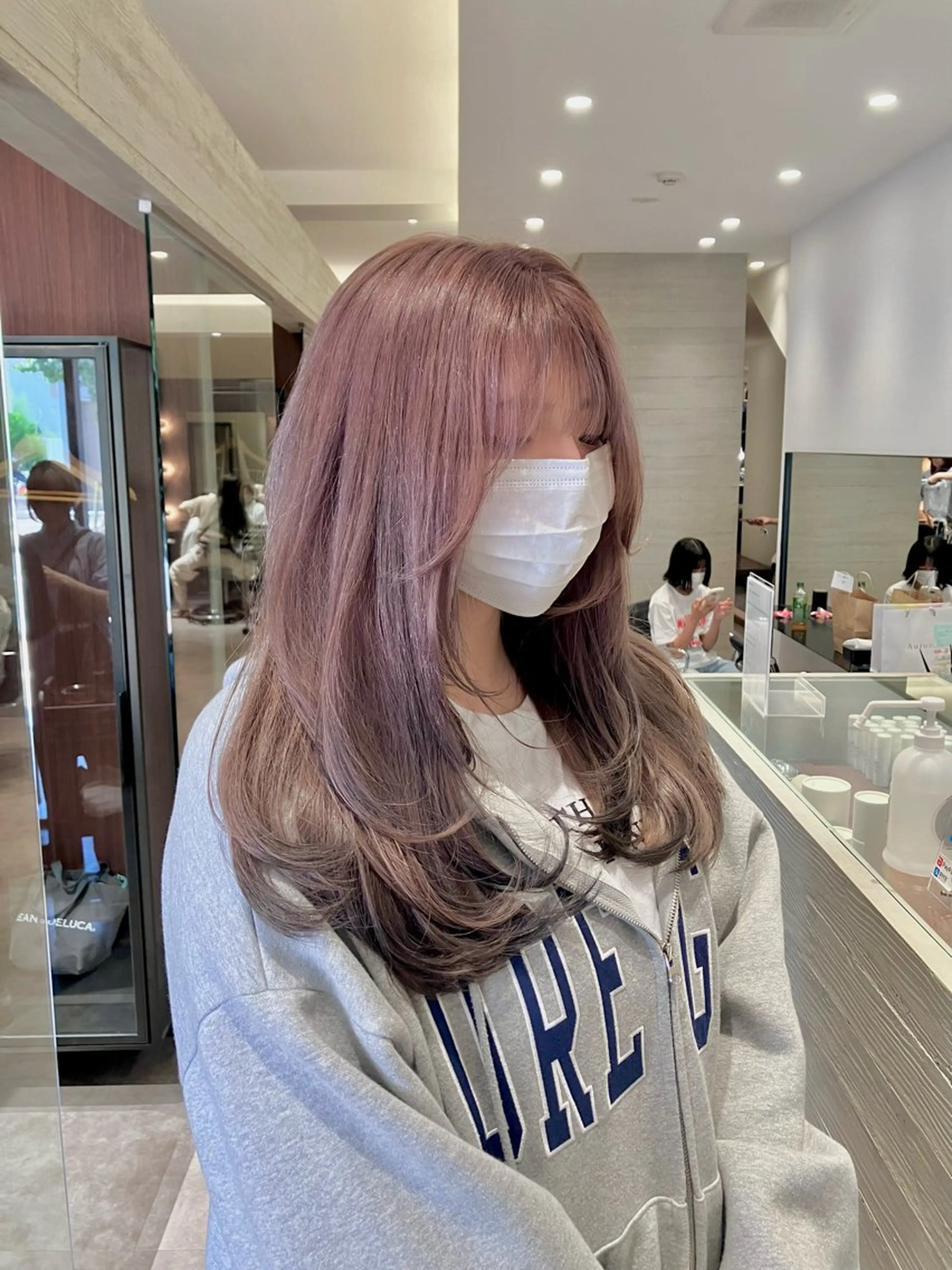 ロング カラー 黒髪 デザインカラー グラデーションカラー ピンクカラー サキ🤍ハイトーン 🩰くびれ巻きヘアのヘアスタイル