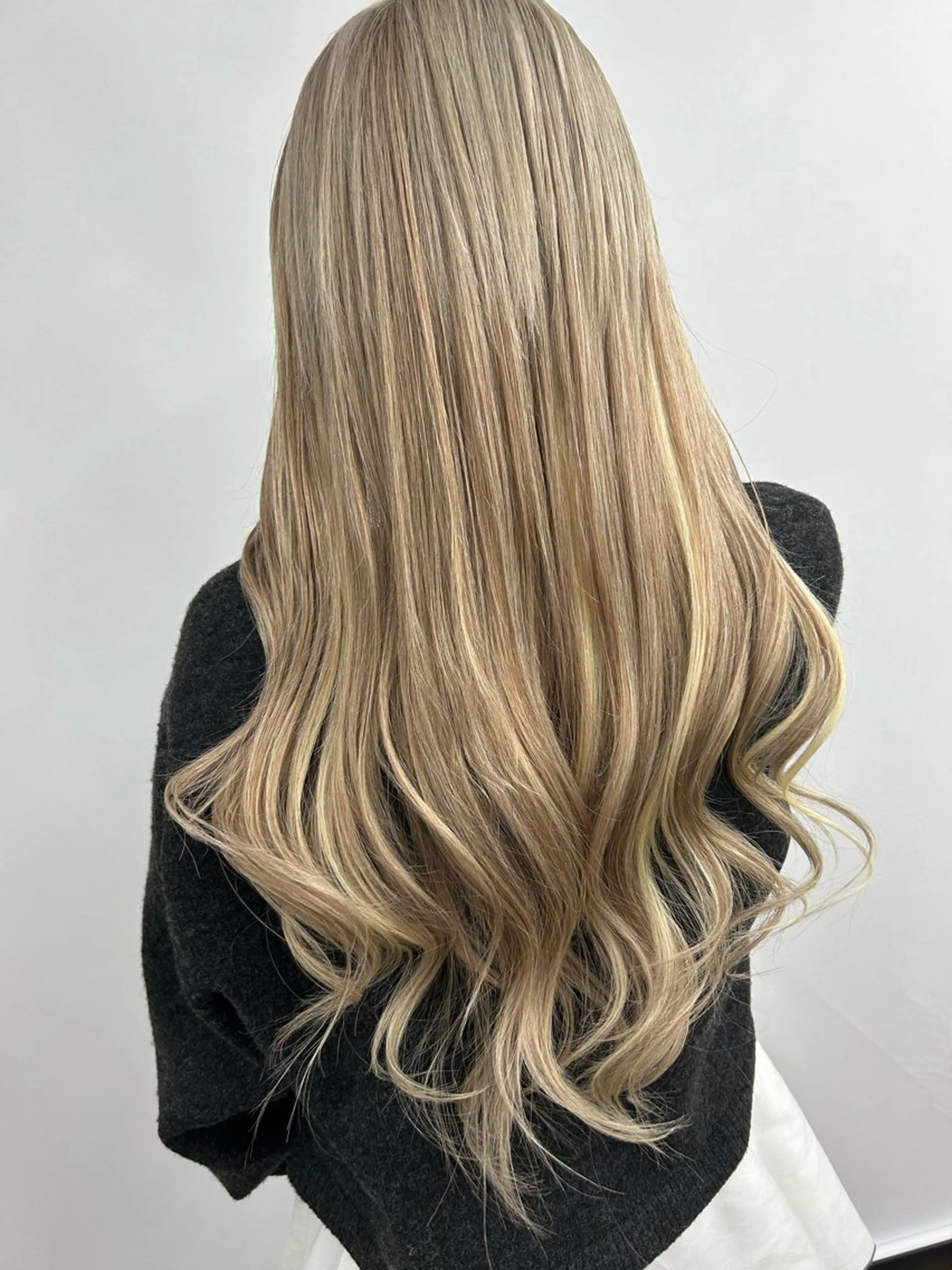 ロング カラー シールエクステ バレイヤージュ ブリーチ ハイライトカラー ハイトーンカラー レイヤー/エクステ alpha下妻のヘアスタイル