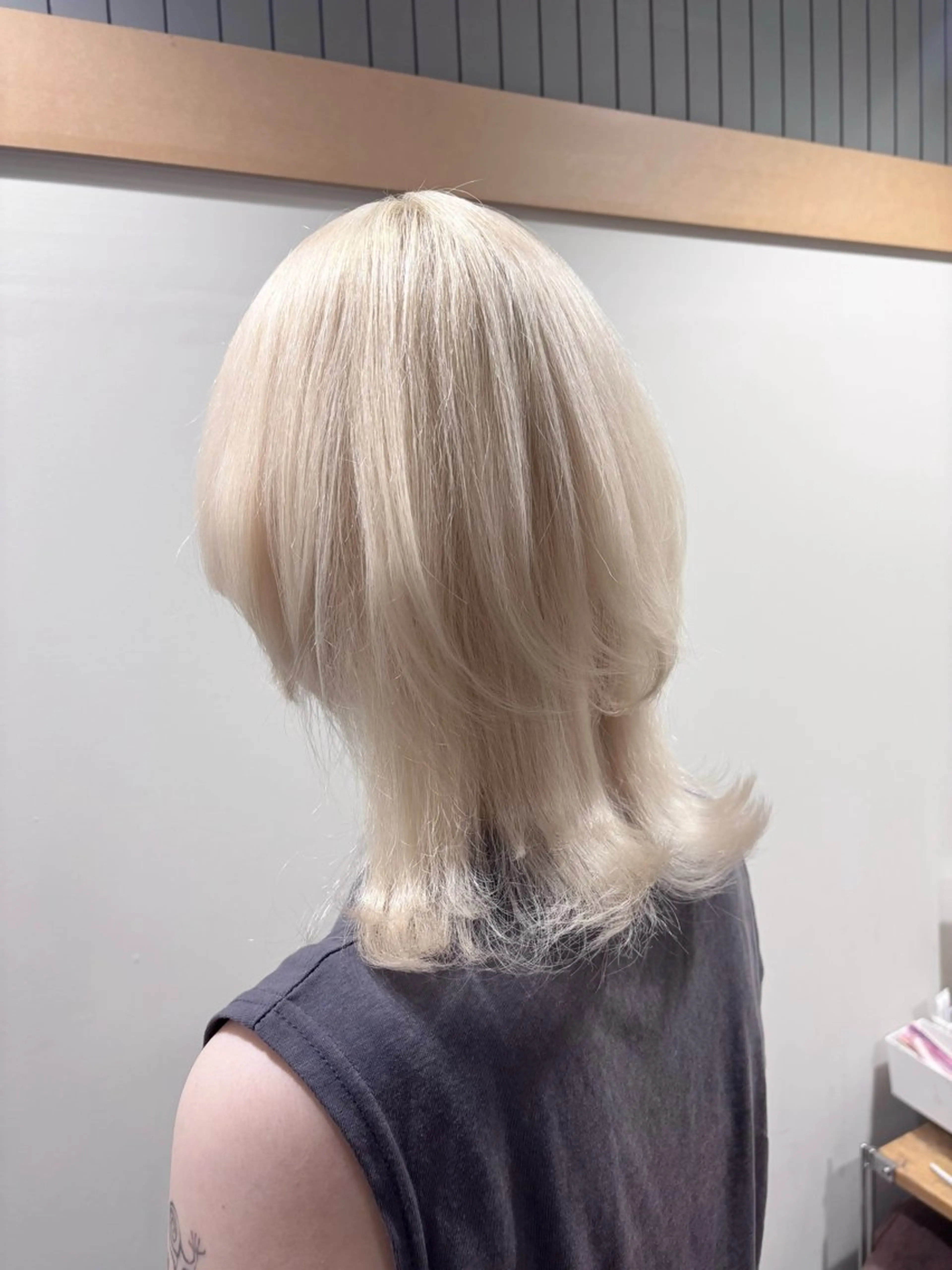 セミロング カラー 🦋ハイトーン/ ブリーチ🥀森山陽向のヘアスタイル