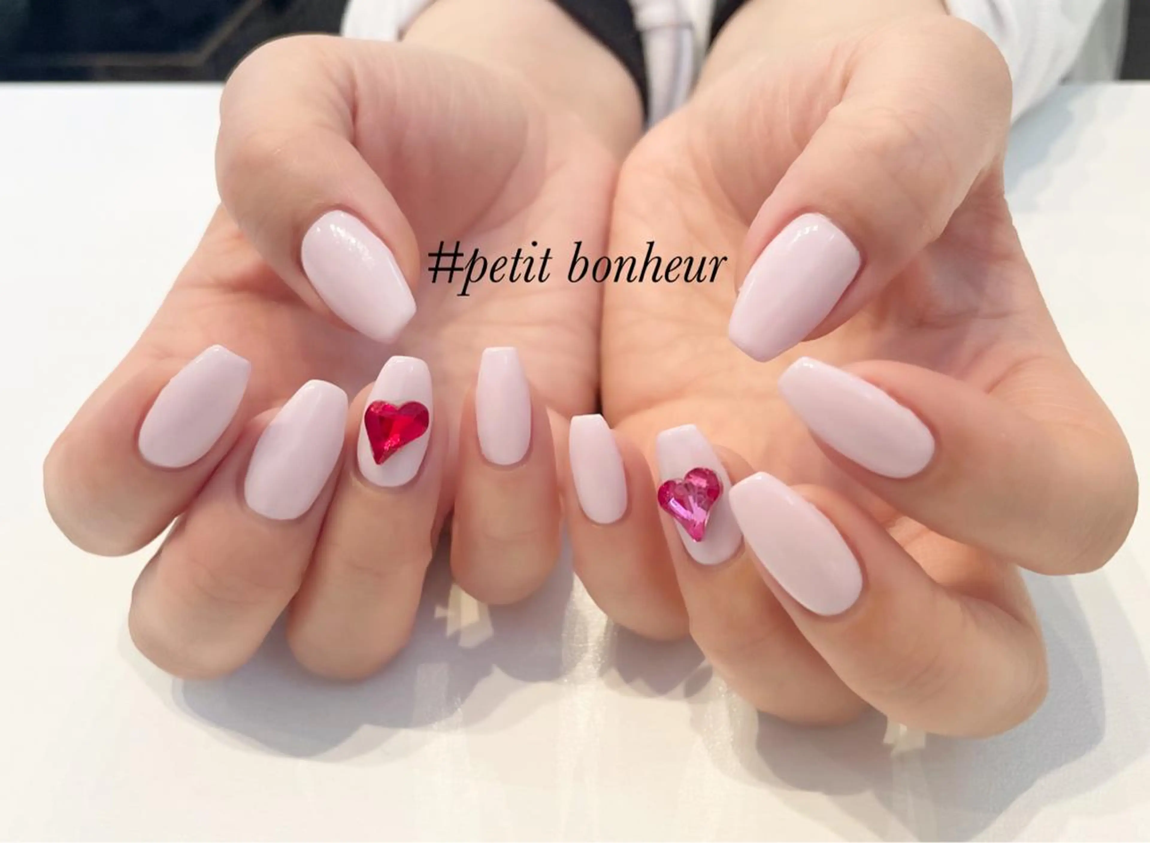 ネイル ジェルネイル ハート ワンカラーネイル パラジェル ストーンネイル Mas Miのネイルデザイン
