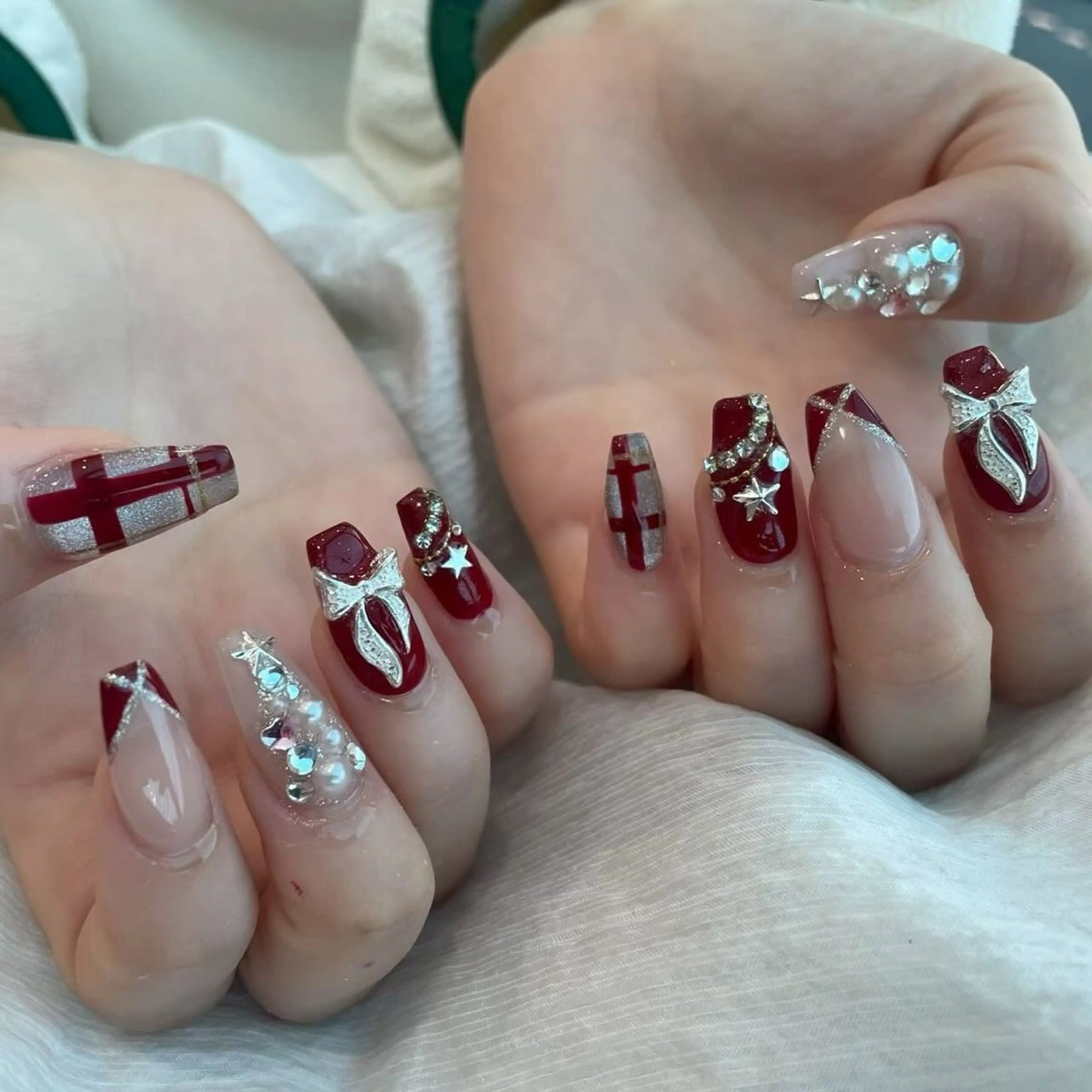 ネイル アートネイル 長さ出し ジェルネイル ガーリー キラキラネイル ハンドネイル KIM キムのネイルデザイン