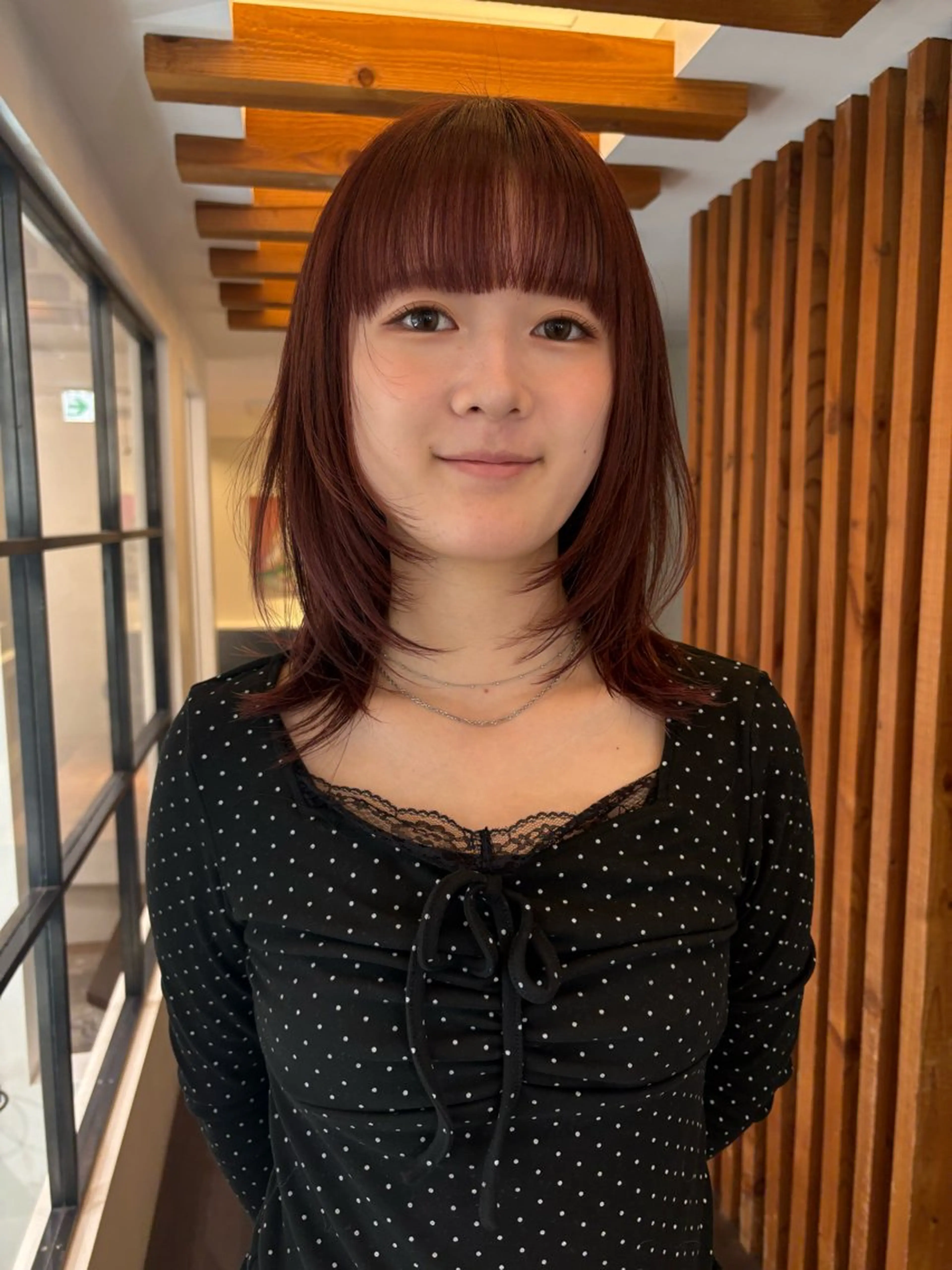 ミディアム ハッシュカット リカ/ハイトーン ・オリーブ🍀のヘアスタイル