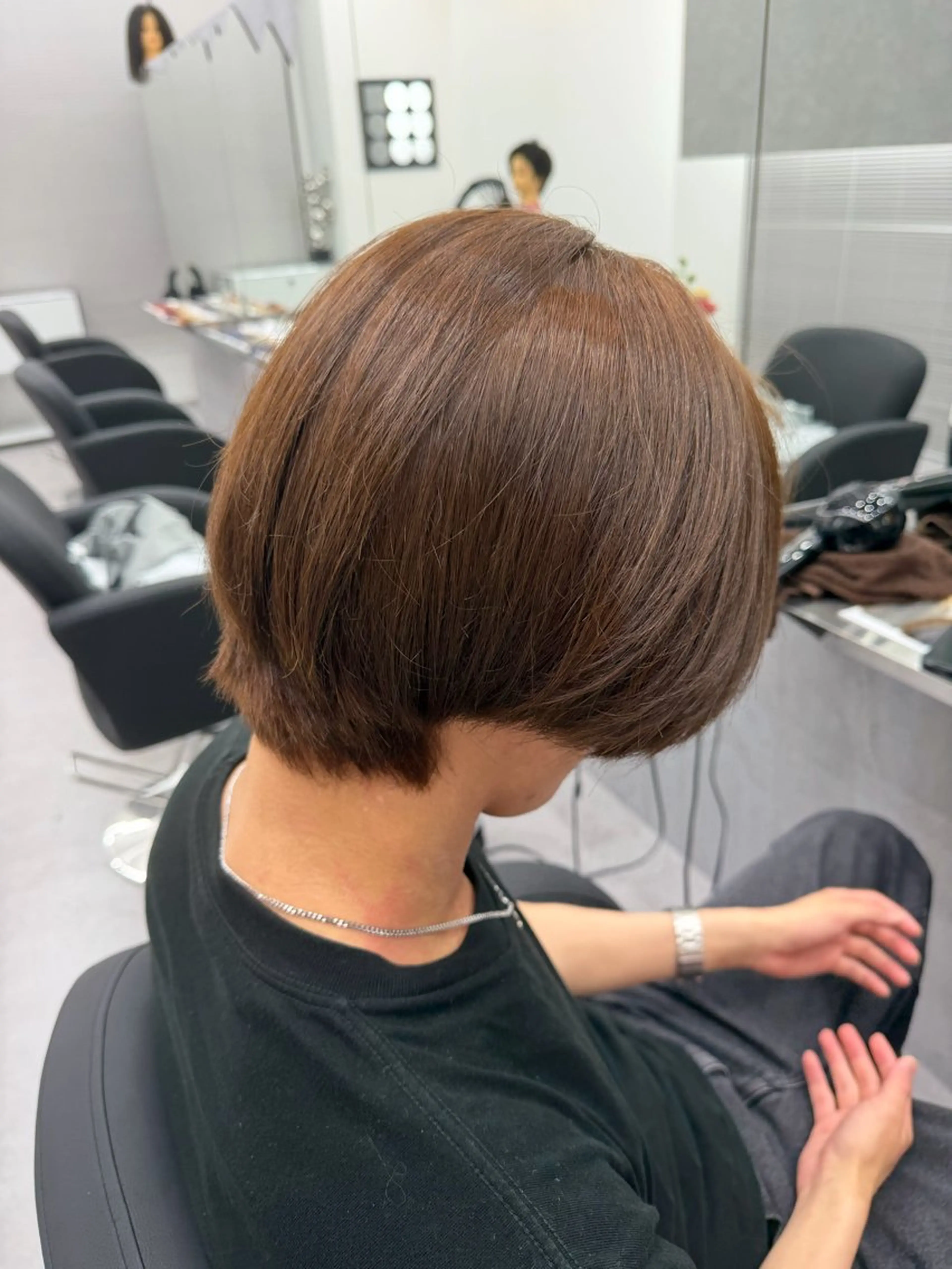 カラー 黒髪 ブリーチ ブラウンカラー ブリーチなしカラー 青塚 心優のヘアスタイル