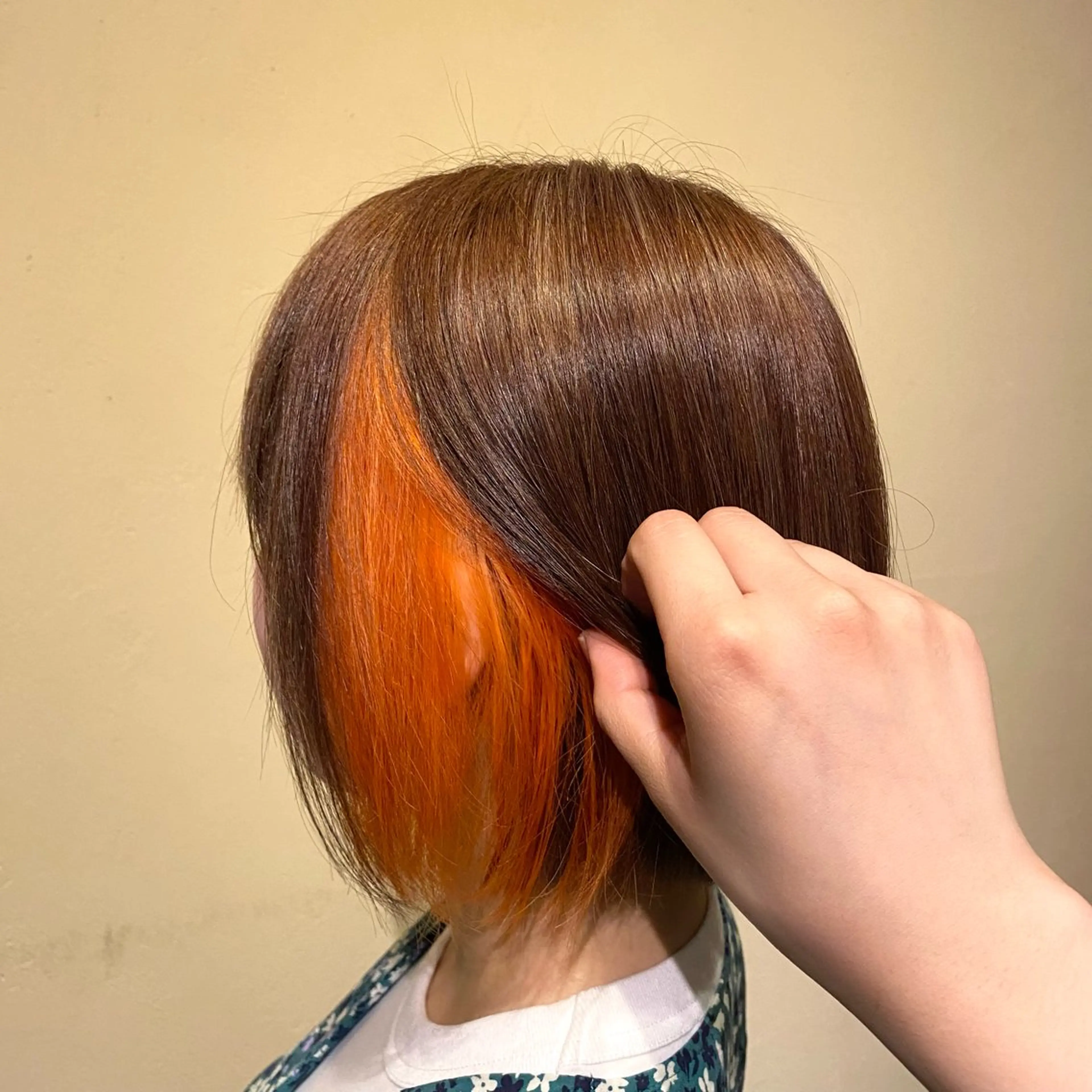 カラー ベージュカラー ブリーチ イヤリングカラー ミルクティーベージュ オレンジ saya （サヤ）のヘアスタイル