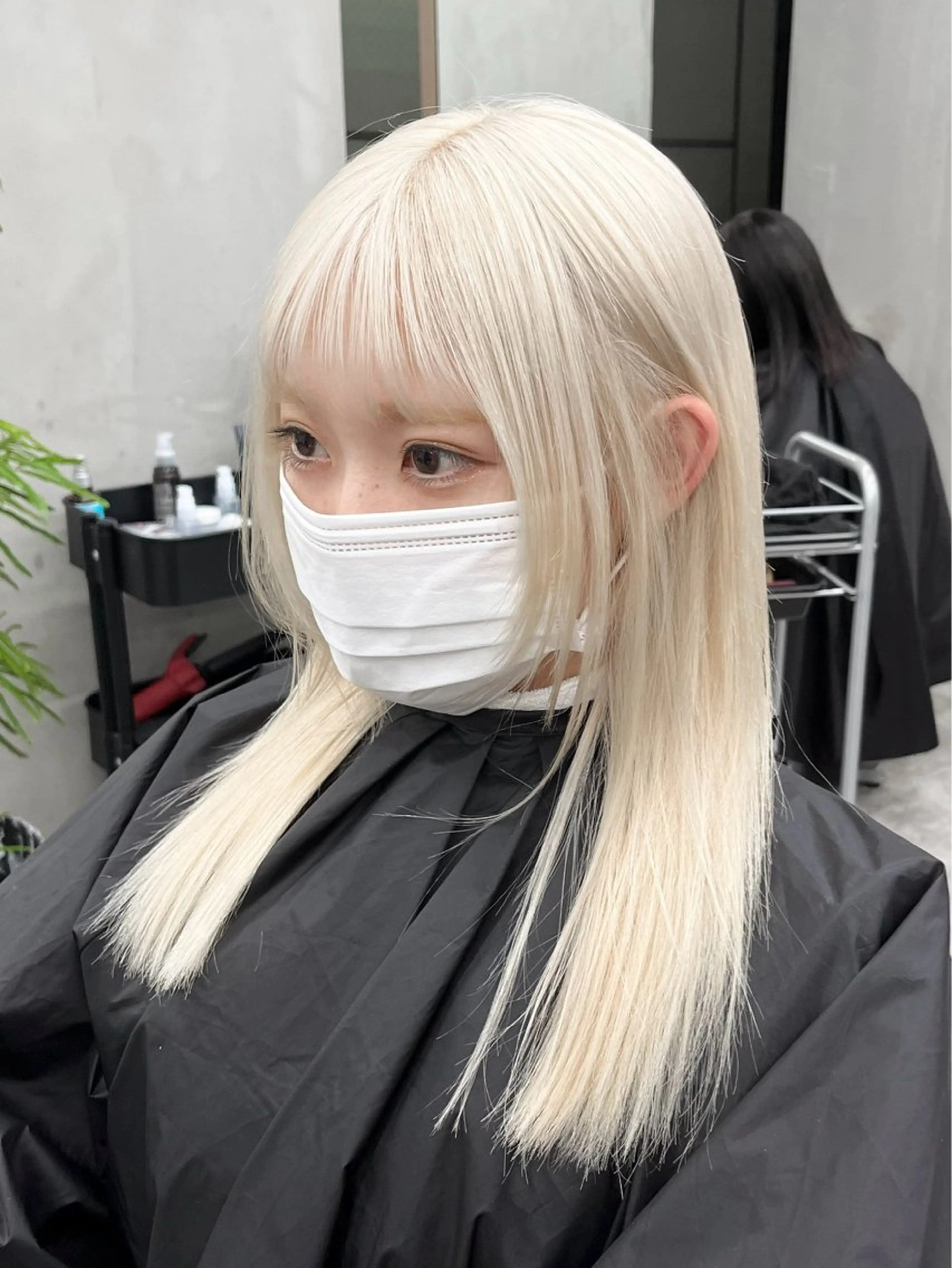 セミロング カラー イツク ⚡️ ルーツ/ハイトーンのヘアスタイル
