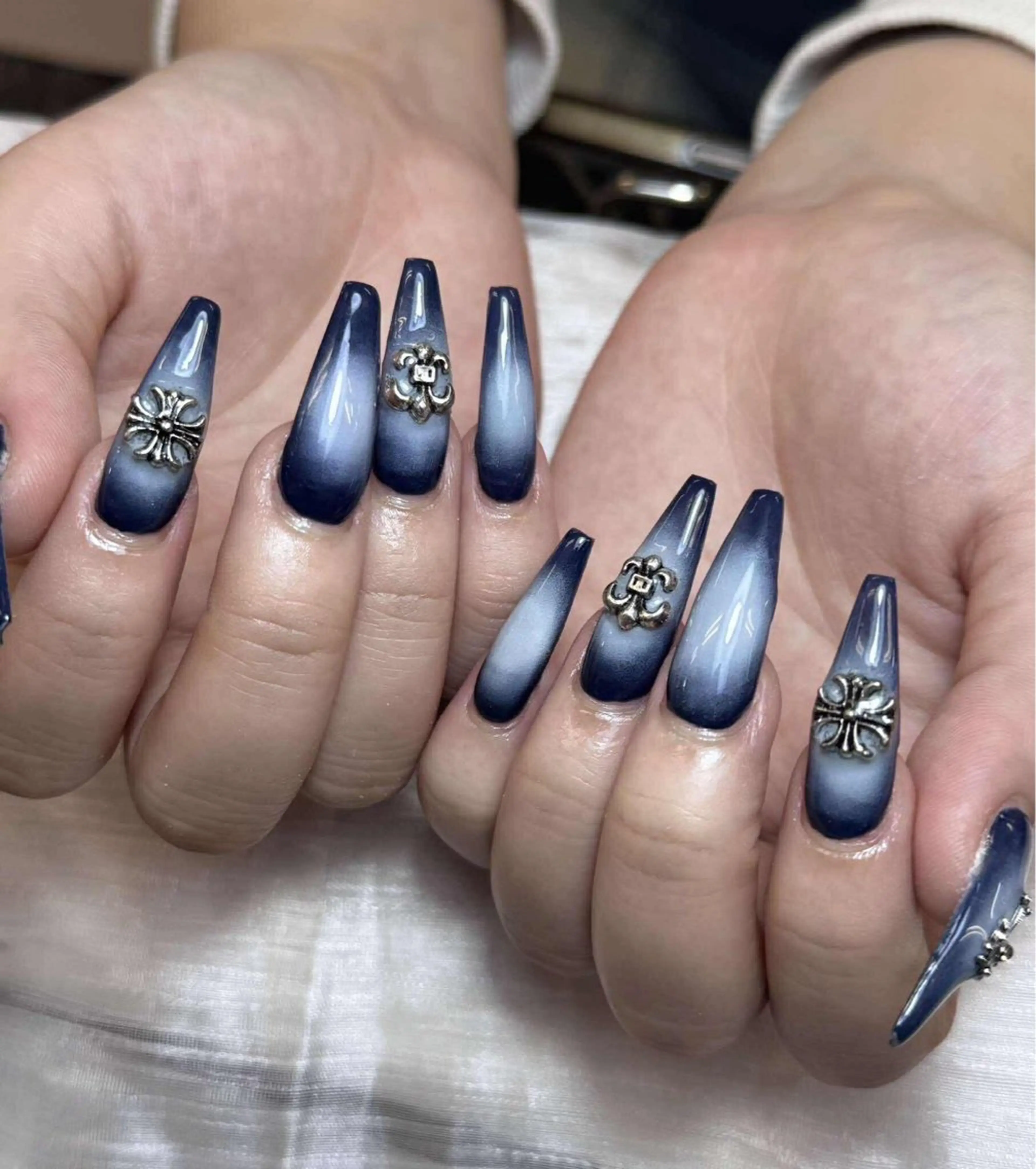 ネイル アートネイル オーロラネイル チークネイル 長さ出し フットネイル ハンドネイル フットネイル ハンドケア Noiranail_ studio川越西口のネイルデザイン