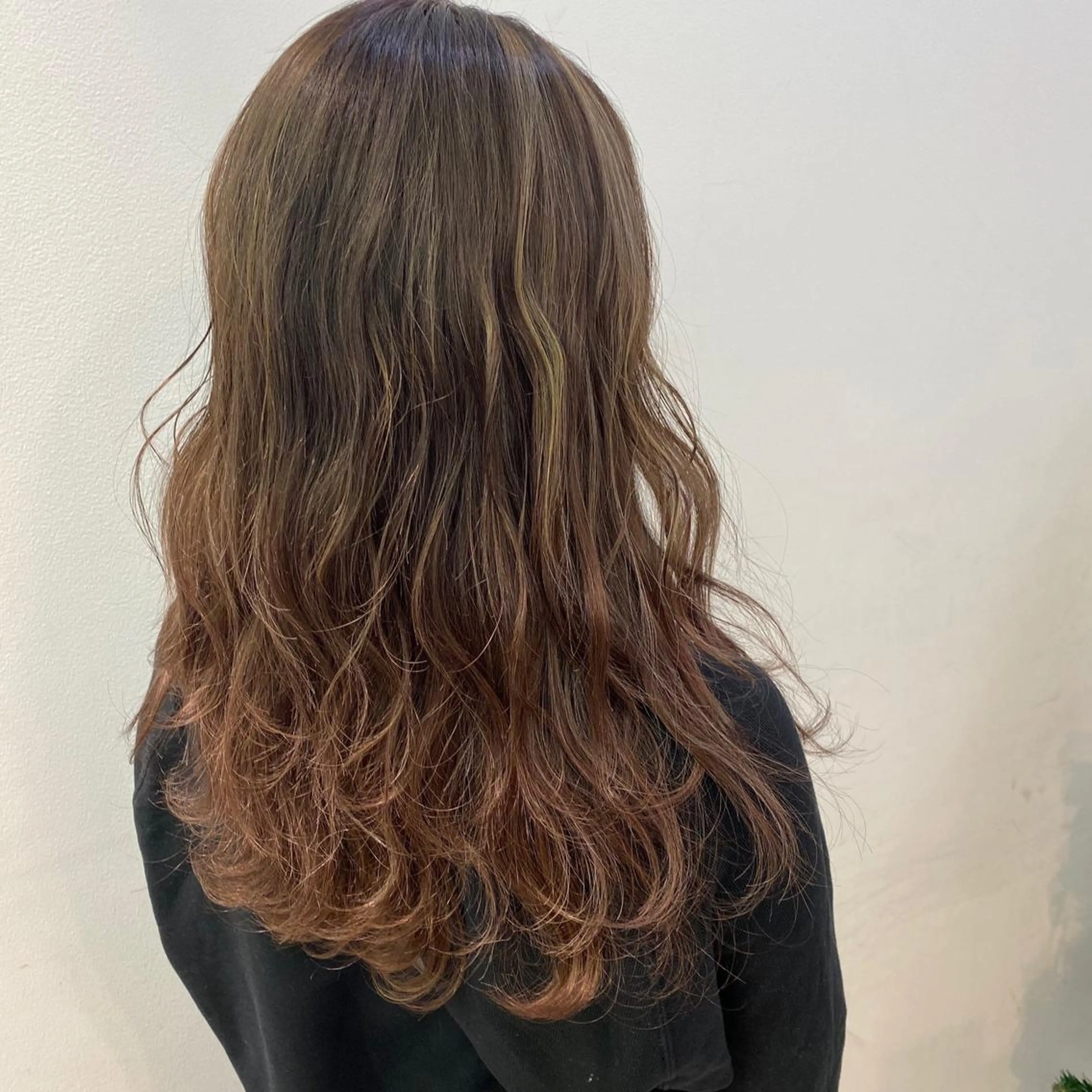ロング カラー 渡邊 唯のヘアスタイル